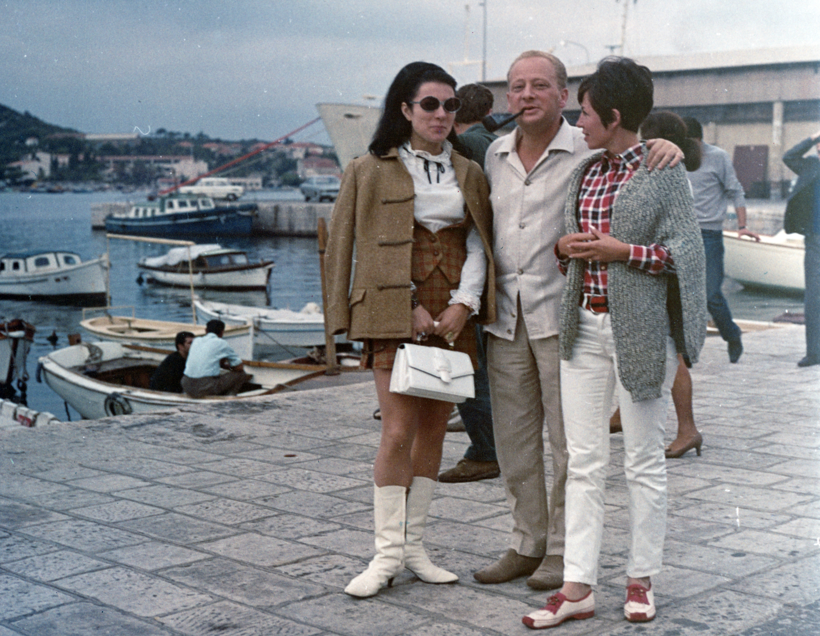 Croatia,Adriatic Sea, Dubrovnik, kikötő. A felvétel a Az oroszlán ugrani készül című magyar film forgatásakor készült, balra Medveczky Ilona táncosnő, középen Révész György a film rendezője., 1968, Révész György, Fortepan #150215
