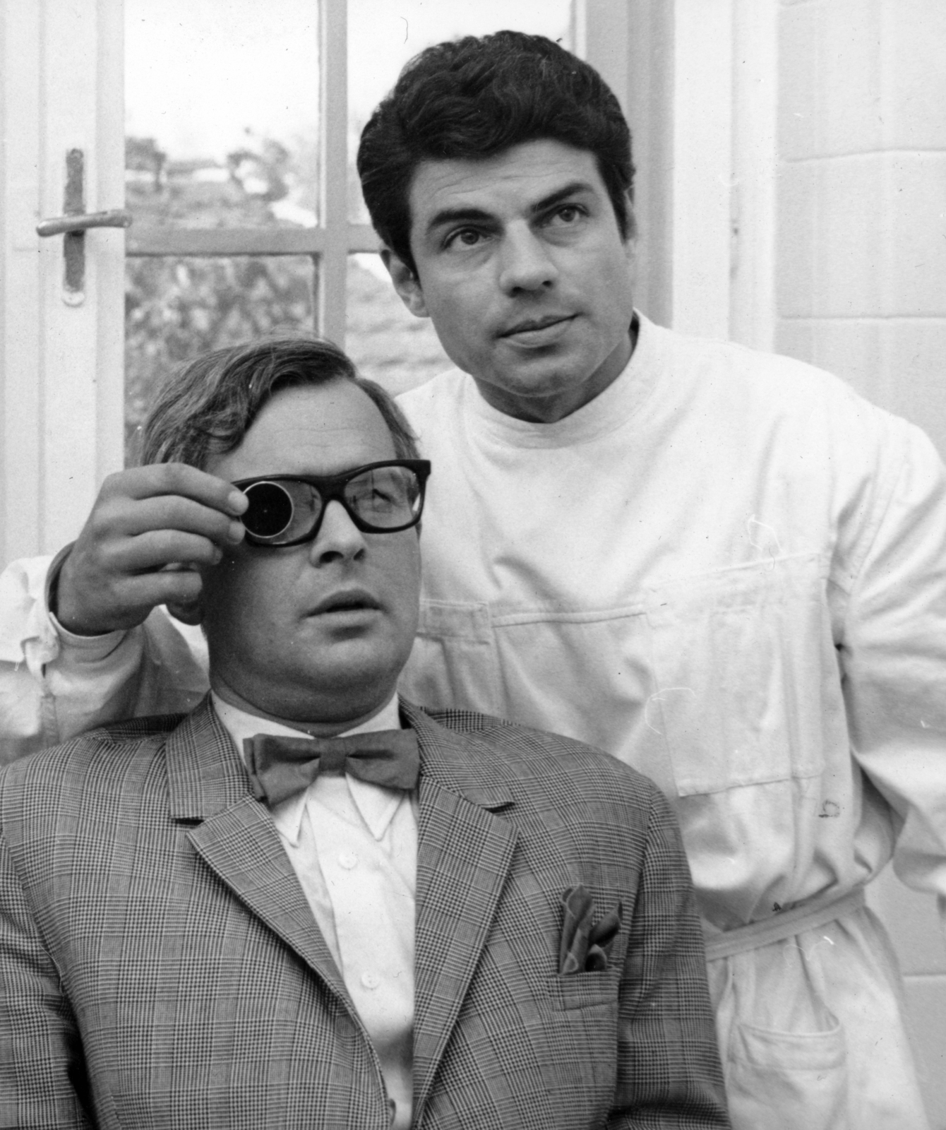 Hungary, az Utazás a koponyám körül című filmben szereplő színművészek, balra Latinovits Zoltán Karinthy Frigyes író és Sztankay István a szemész tanársegéd szerepében., 1970, Révész György, Best of, Fortepan #150286