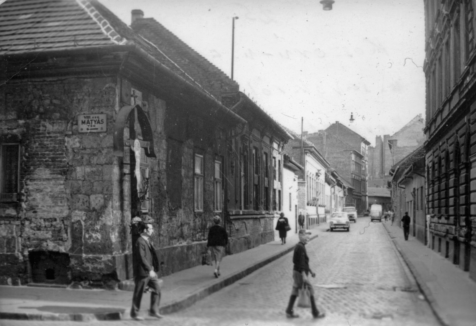 Magyarország, Budapest VIII., Mátyás tér / Tavaszmező utca - Koszorú utca sarok, pléhkrisztus., 1969, Homoródy Károly, Budapest, Fortepan #150462