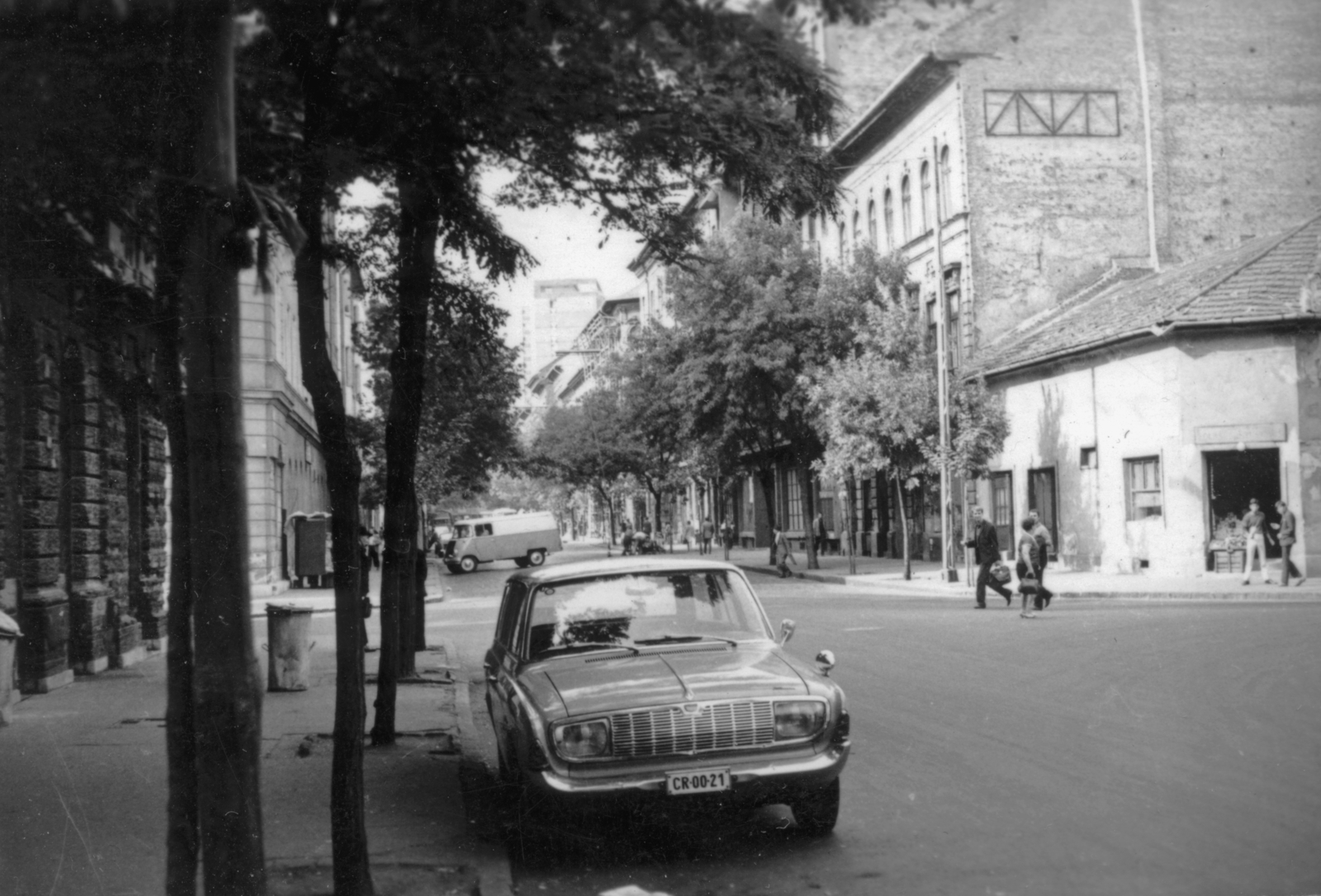 Magyarország, Budapest VIII., Mátyás tér, szemben a Nagy Fuvaros utca a Népszínház utca felé nézve. Balra a József utca torkolata., 1970, Homoródy Károly, rendszám, Budapest, Fortepan #150481