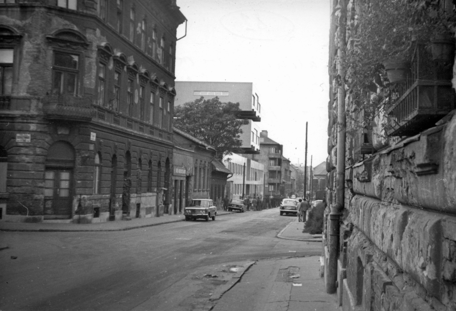 Hungary, Budapest VIII., Tömő utca a Füvészkert (Szigetvári) utca kereszteződésétől a Szigony utca felé nézve., 1971, Homoródy Károly, Budapest, Fortepan #150496