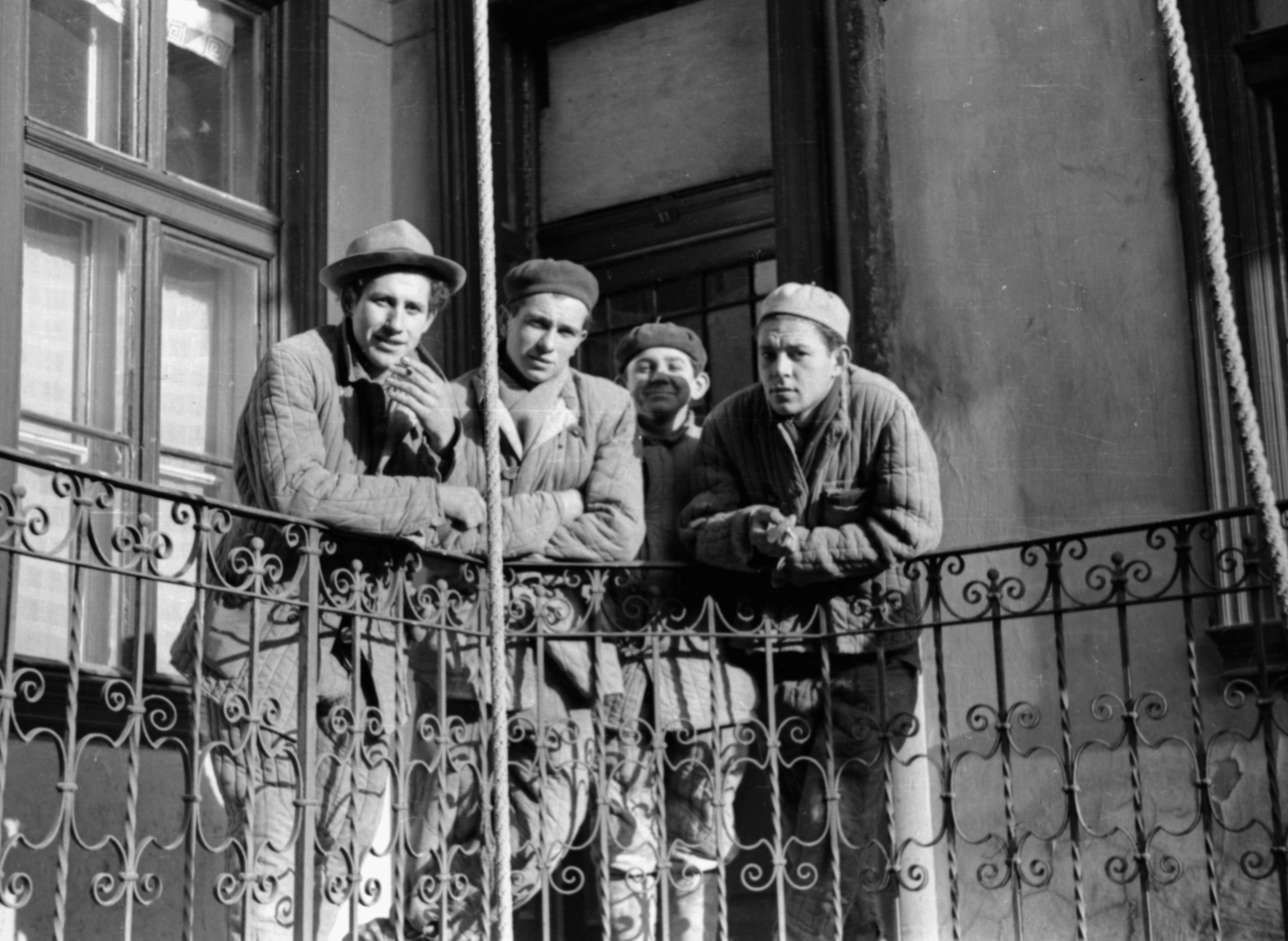 Magyarország, Budapest IX., Üllői út 69., 1957, Kiszely György, kovácsoltvas, Budapest, Pufajka, gang, Fortepan #150516