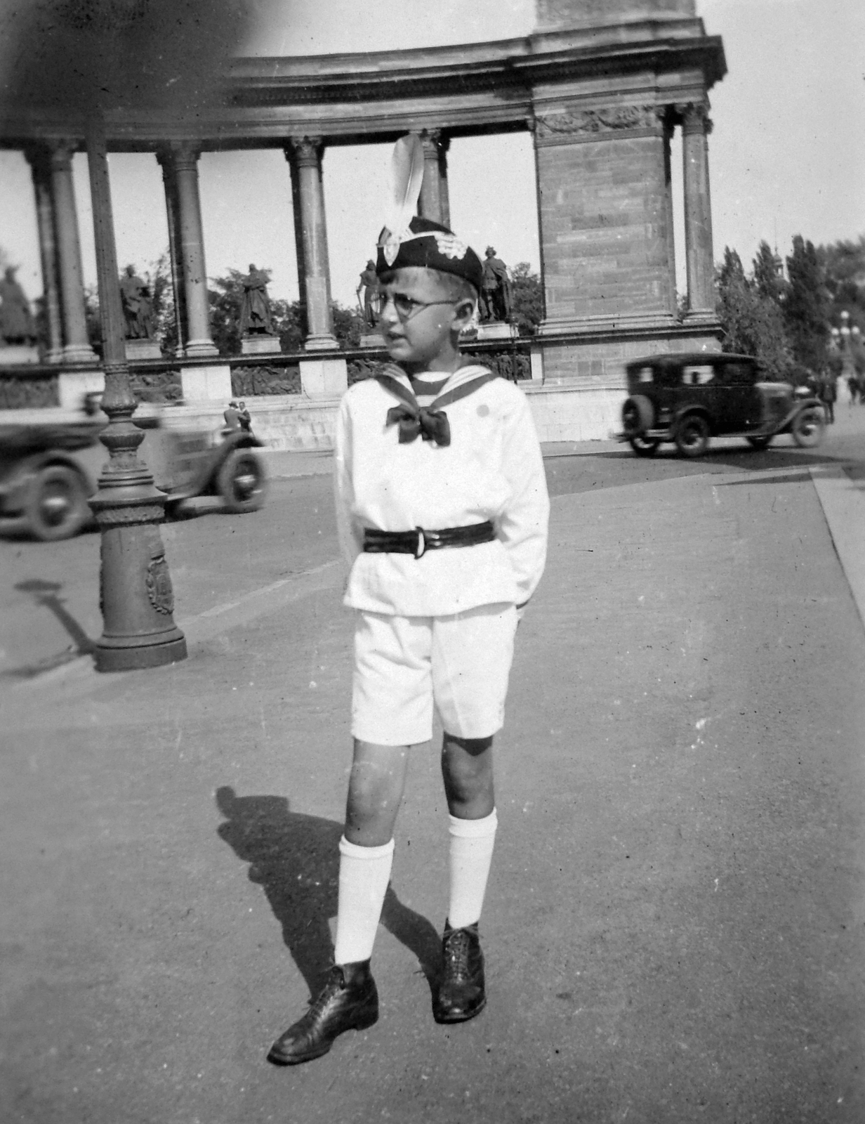 Hungary, Budapest XIV., Hősök tere., 1936, Saly Noémi, Budapest, hands behind the back, Fortepan #15062