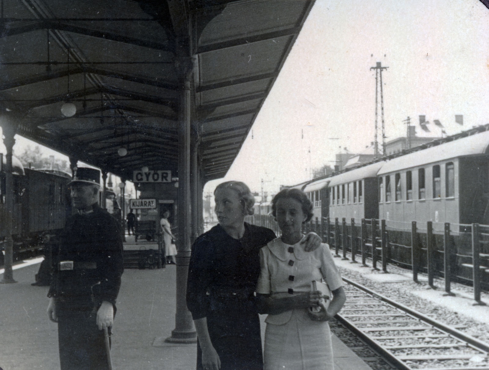 Hungary, Győr, vasútállomás., 1937, Varga Csaba dr., train station, place-name signs, Fortepan #150639