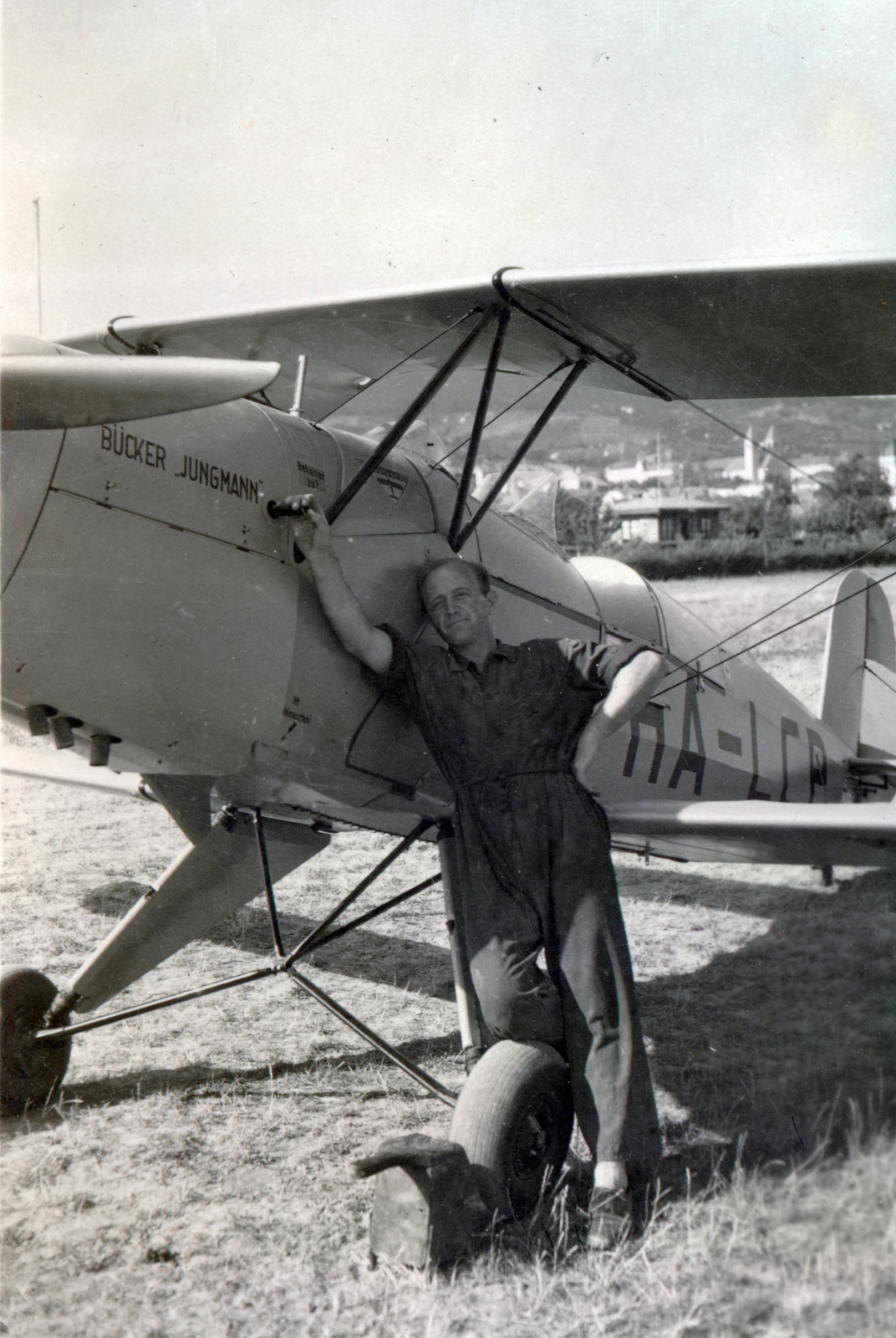 Hungary, Pécs, Tüzér utcai repülőtér, a Horthy Miklós Nemzeti Repülő Alap kiképző keretének tagja. Bücker Bü 131 "Jungmann" repülőgép., 1939, Varga Csaba dr., airplane, Bücker-brand, biplane, registration mark, Fortepan #150679