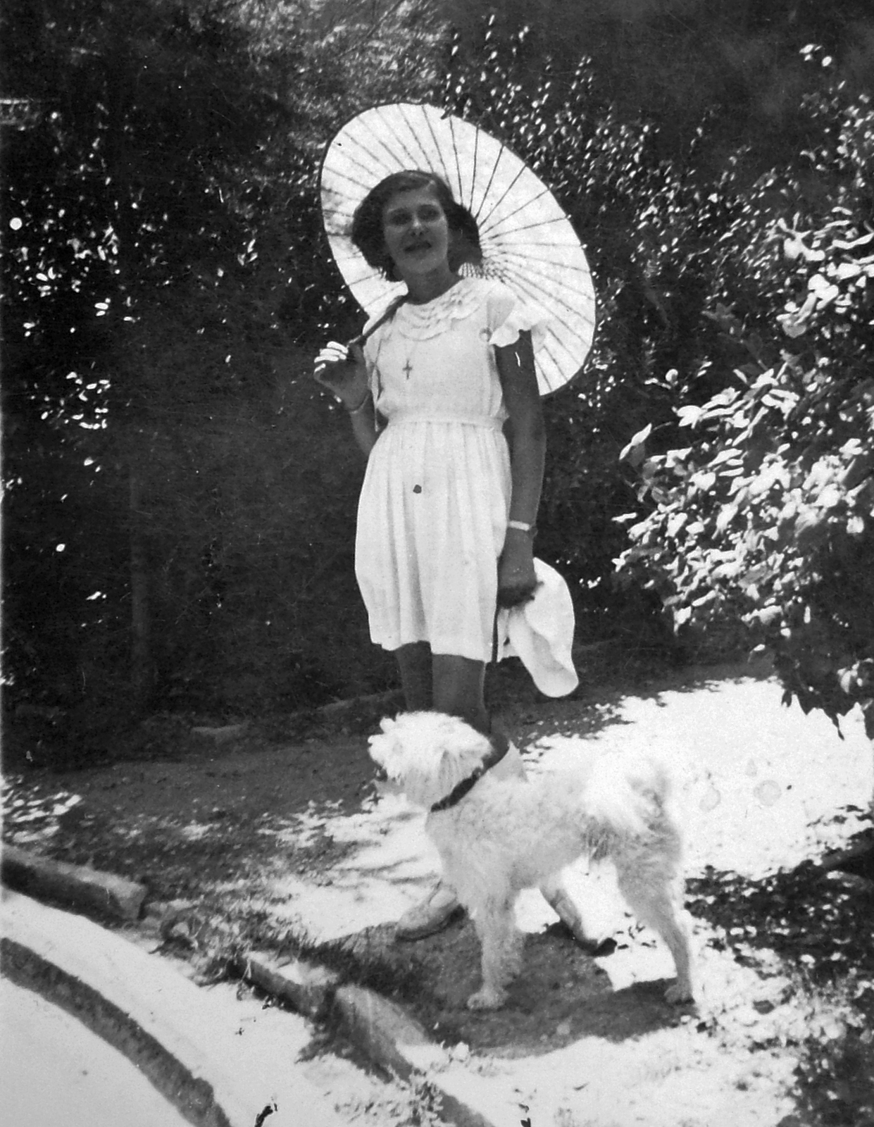 Iran, Teheran, 1937, Saly Noémi, necklace, dog, sunshades, woman, Fortepan #15077