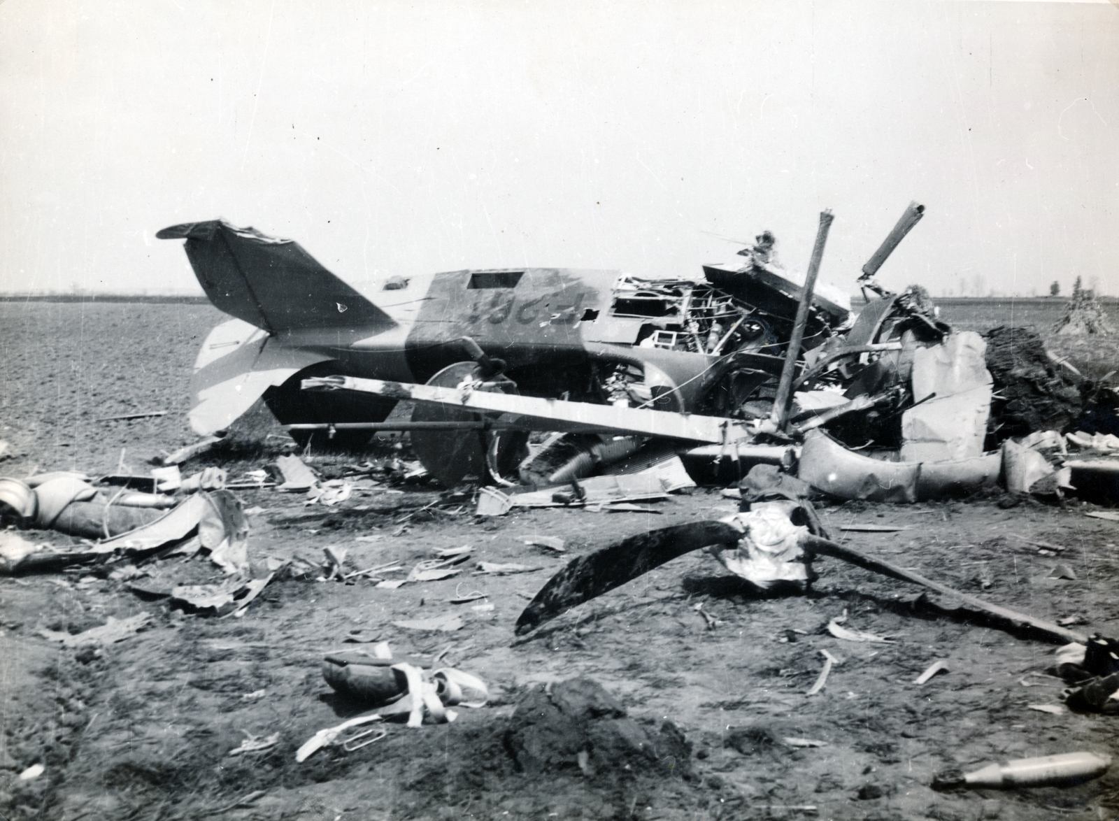 Horvátország, Borovo, az F.261 jelzésű WM-21 Sólyom közelfelderítő repülőgép roncsa. A gép 1941. április 24-én zuhant le., 1941, Varga Csaba dr., repülőgép, járműroncs, Weiss Manfréd WM-21 Sólyom, keleti front, MKHL, Best of, Fortepan #150803