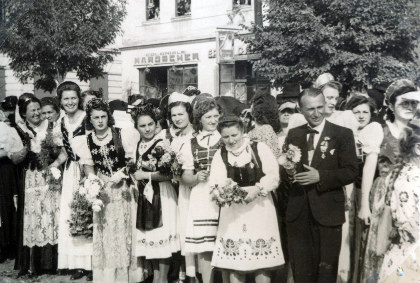 Romania,Transylvania, Bistrița, Fa utca (strada Liviu Rebreanu) a magyar csapatok bevonulása idején. A felvétel 1940. szeptember 8-án készült., 1940, Varga Csaba dr., territorial gain, Fortepan #151018