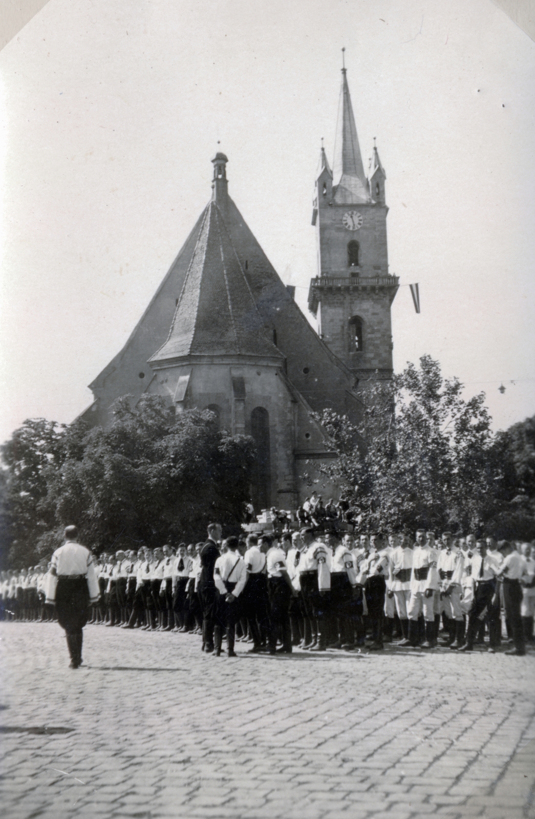 Romania,Transylvania, Bistrița, Fő tér (piata Centrala, ekkor Horthy Miklós tér) a magyar csapatok bevonulása idején, háttérben az evangélikus templom. A felvétel 1940. szeptember 8-án készült., 1940, Varga Csaba dr., territorial gain, Lutheranism, Fortepan #151019