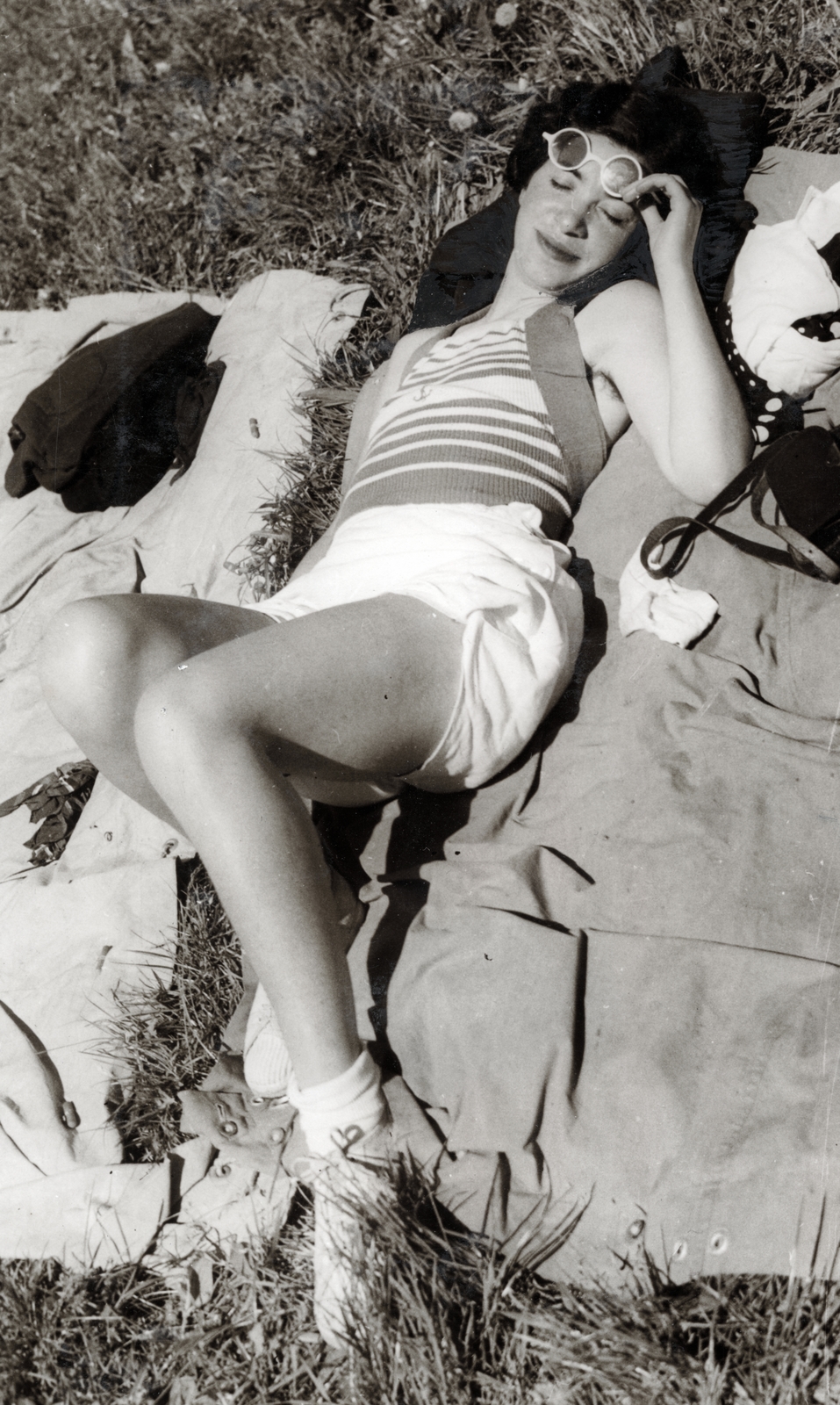 1938, Kőszegi Anna, sunbathe, shades, Fortepan #151075