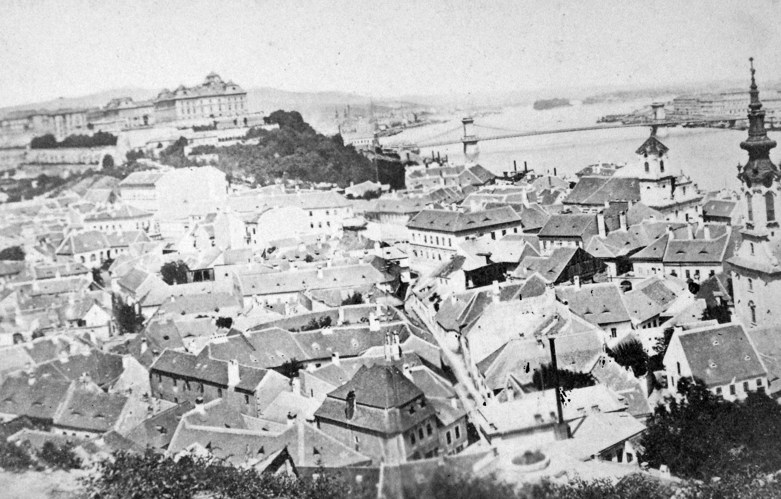 Hungary, Tabán, Budapest I., a Gellérthegyről nézve. A háttérben a budapesti panoráma, még a Margit híd és a Parlament nélkül. A fevétel 1870-ben készült., 1900, Saly Noémi, church, roof, picture, Budapest, suspension bridge, Fortepan #15111