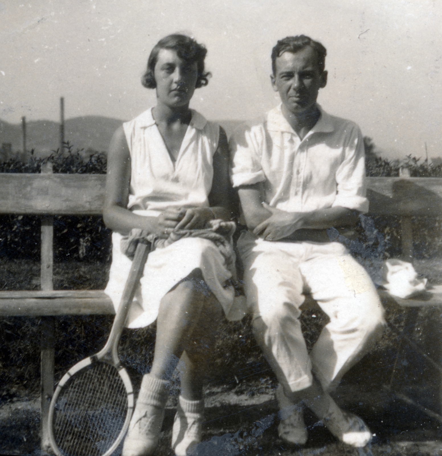 Hungary, 1932, Kőszegi Anna, tennis rackets, cross-legged sitting, white dress, Fortepan #151161