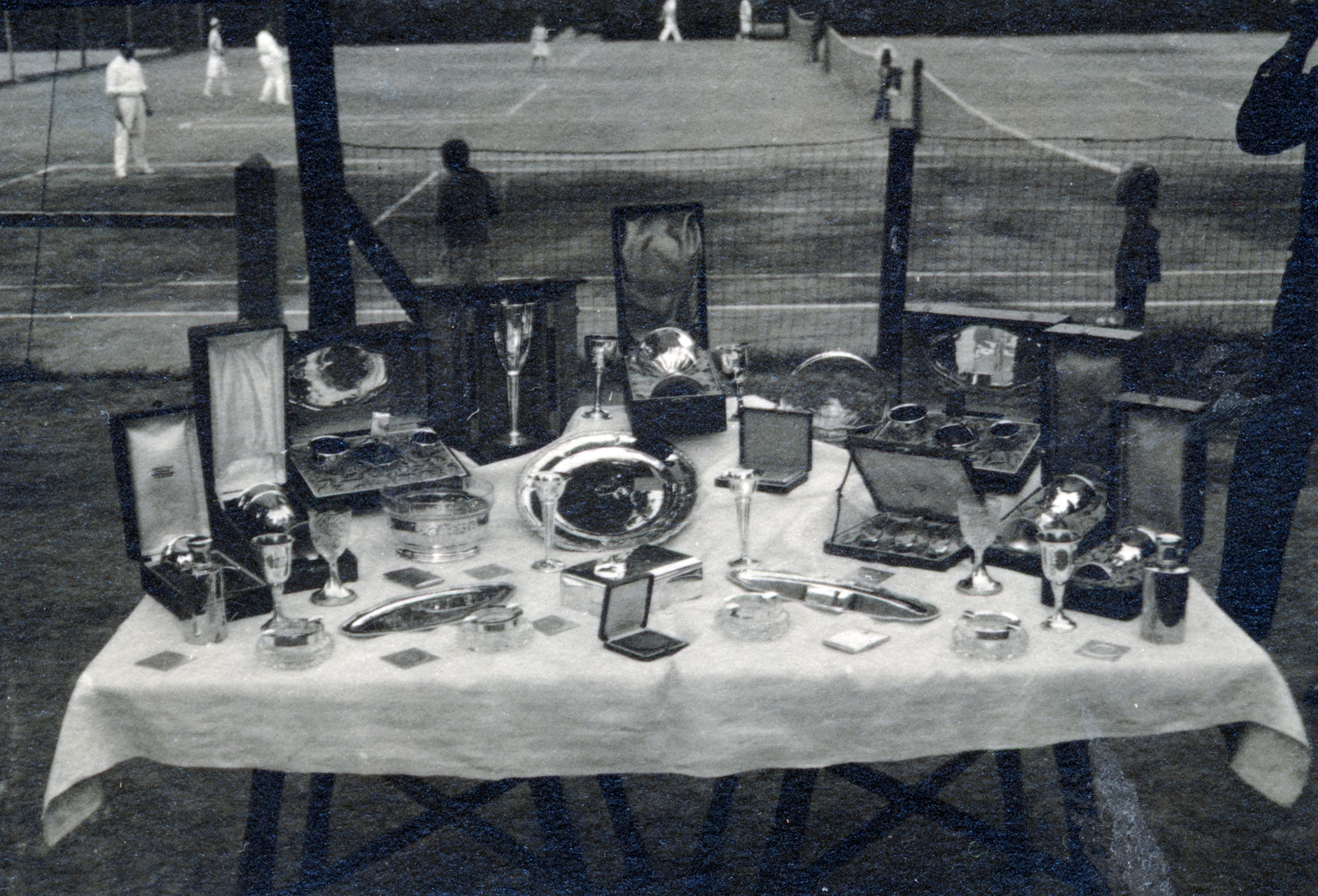 Hungary, Budapest XI., Fadrusz utca, BLKE teniszpályák., 1932, Kőszegi Anna, tennis court, Budapest, Fortepan #151163