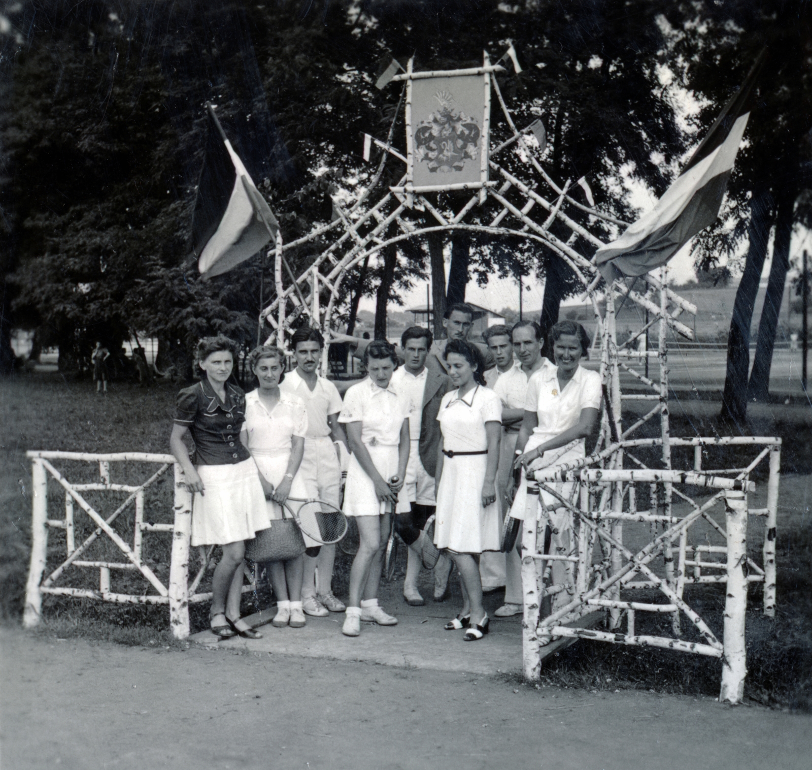 Slovakia, Lučenec, Városi liget., 1940, Kőszegi Anna, flag, tableau, tennis court, crest, white dress, Fortepan #151173