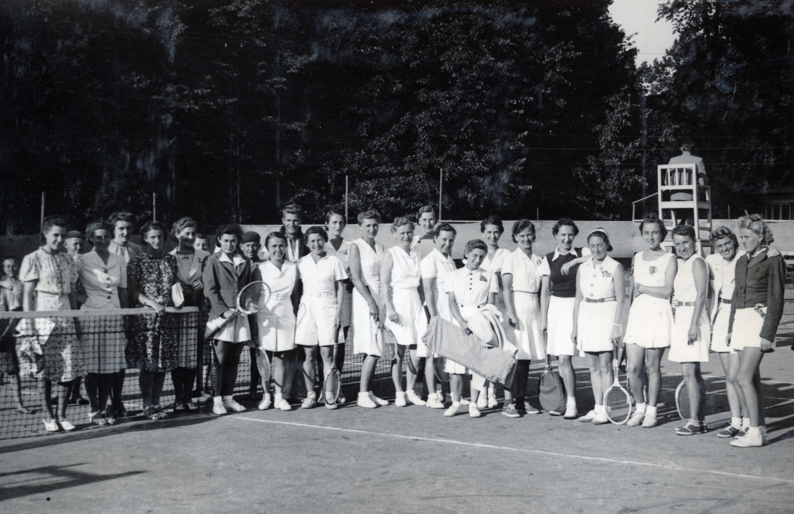Slovakia, Košice, 1939, Kőszegi Anna, tableau, tennis, tennis court, Fortepan #151193