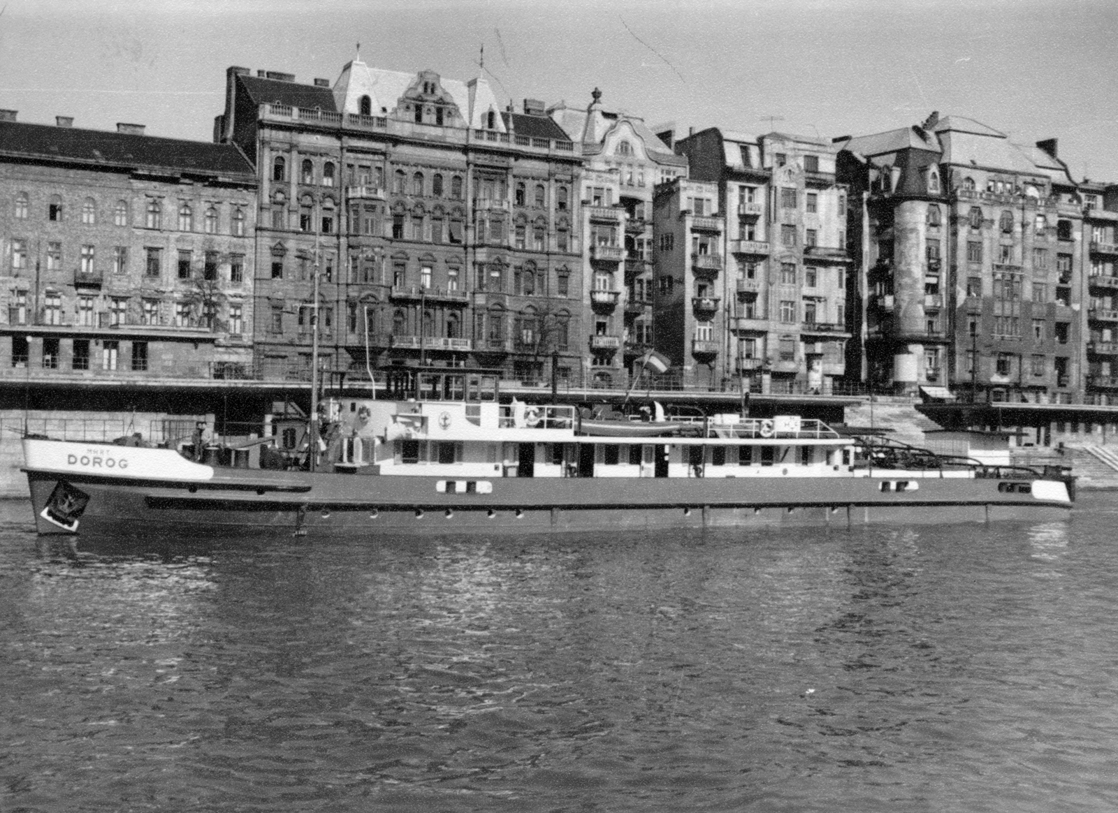 Magyarország, Budapest V., Dorog vontatóhajó a Belgrád rakpart előtt., 1970, Erdős Ferenc, Dorog hajó, Budapest, Fortepan #151237