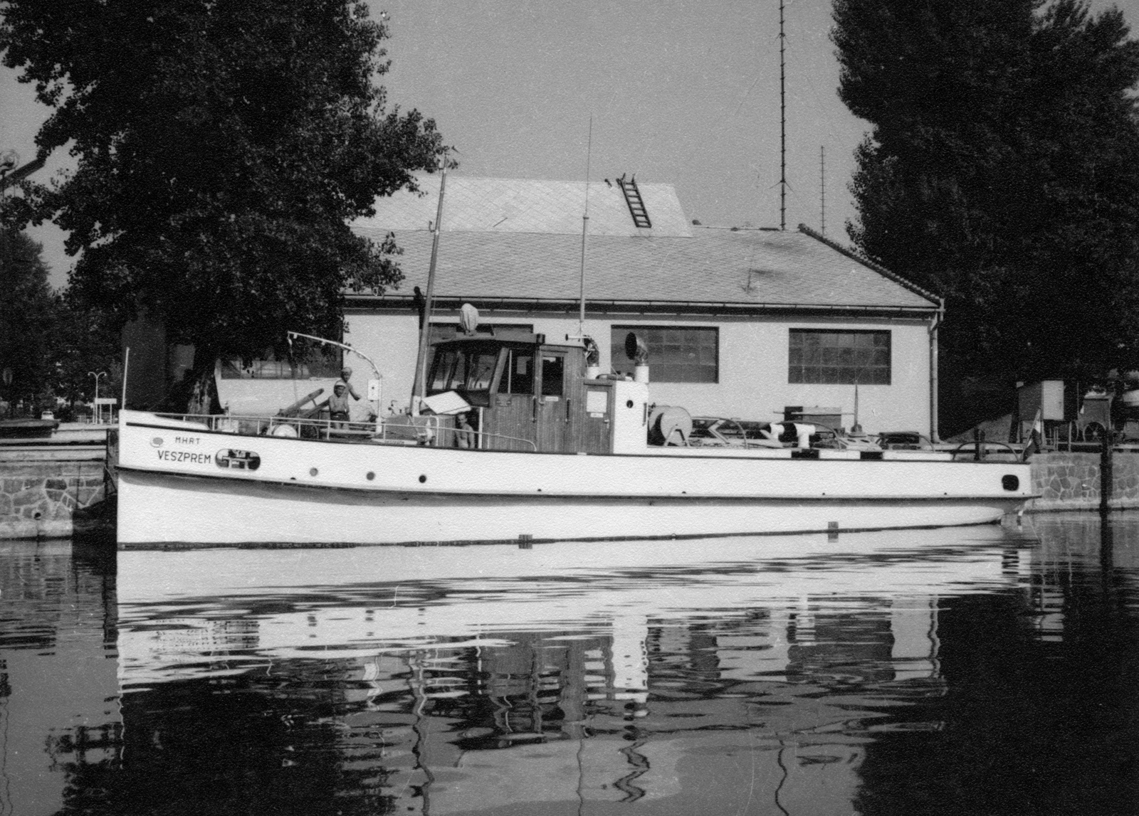 Magyarország,Balaton, Siófok, a kikötő nyugati öblében álló Veszprém halászhajó., 1969, Erdős Ferenc, Veszprém hajó, Fortepan #151247