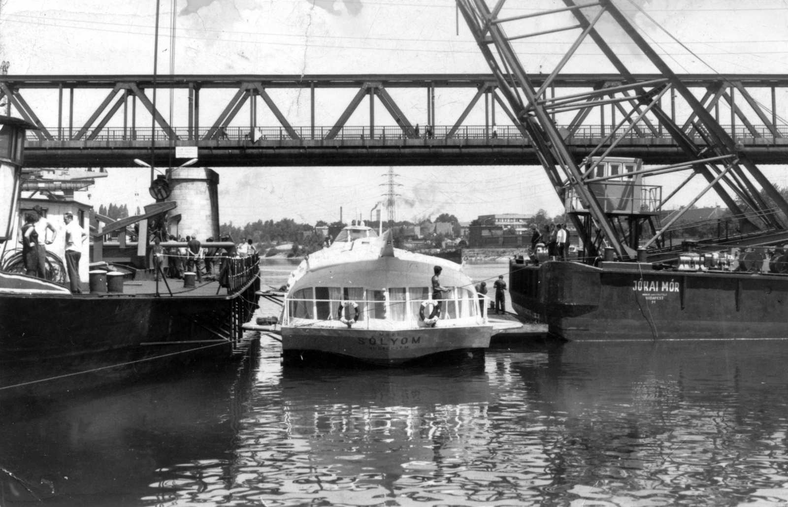 Hungary, Budapest XIII.,Budapest IV., Újpesti-öböl, az Újpesti vasúti hídon túl a MAHART hajójavító., 1972, Erdős Ferenc, Budapest, Sólyom-ship, hydrofoil, Fortepan #151253