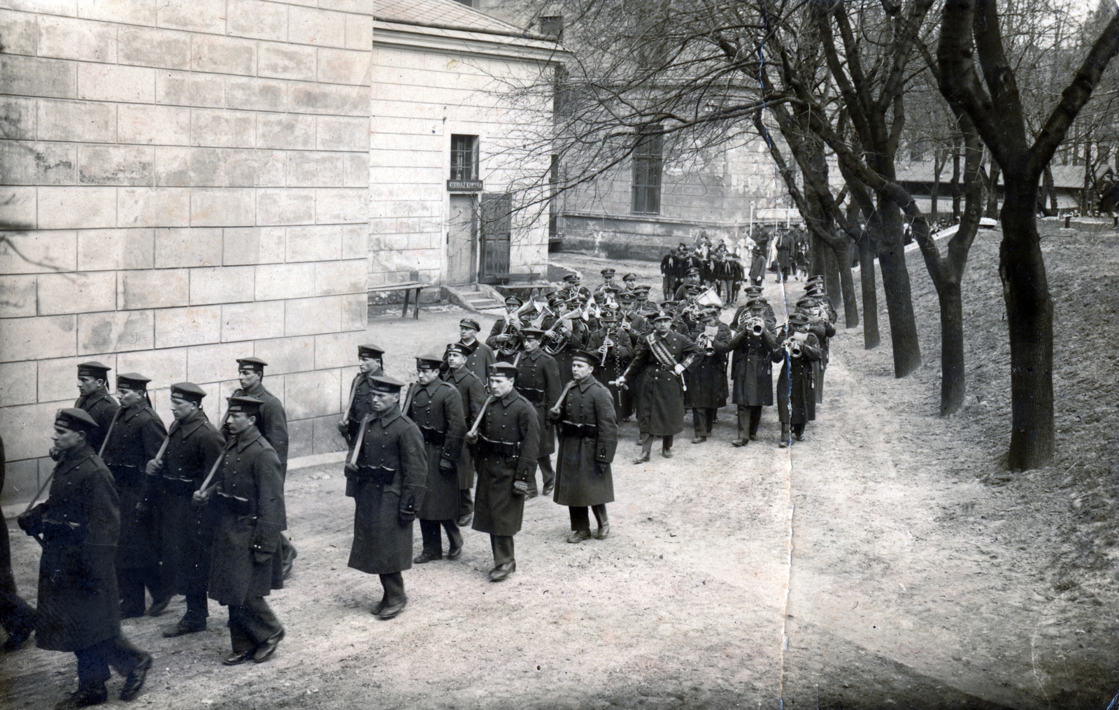 Hungary, Budapest XII., Királyhágó utca, Budai Helyőrségi Kórház, húsvéti körmenet., 1937, Szabó Dezső, military band, Budapest, Fortepan #151263