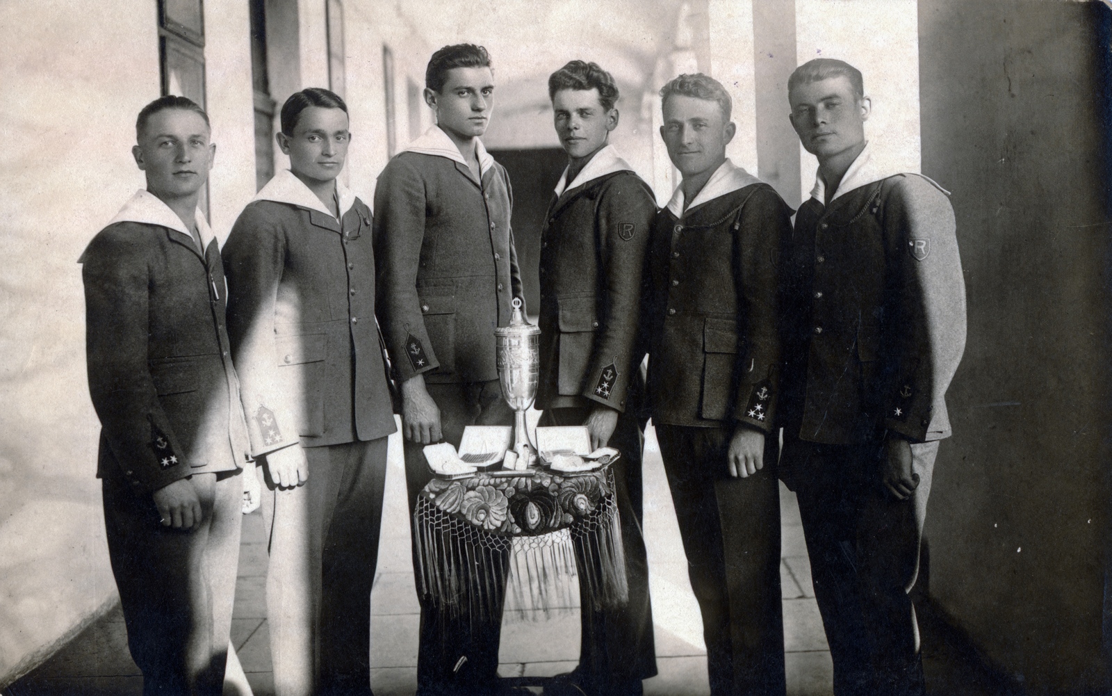 Hungary, Budapest IX., Mária Terézia laktanya, a lövészverseny nyertes csapata., 1928, Szabó Dezső, cup, Budapest, Fortepan #151270