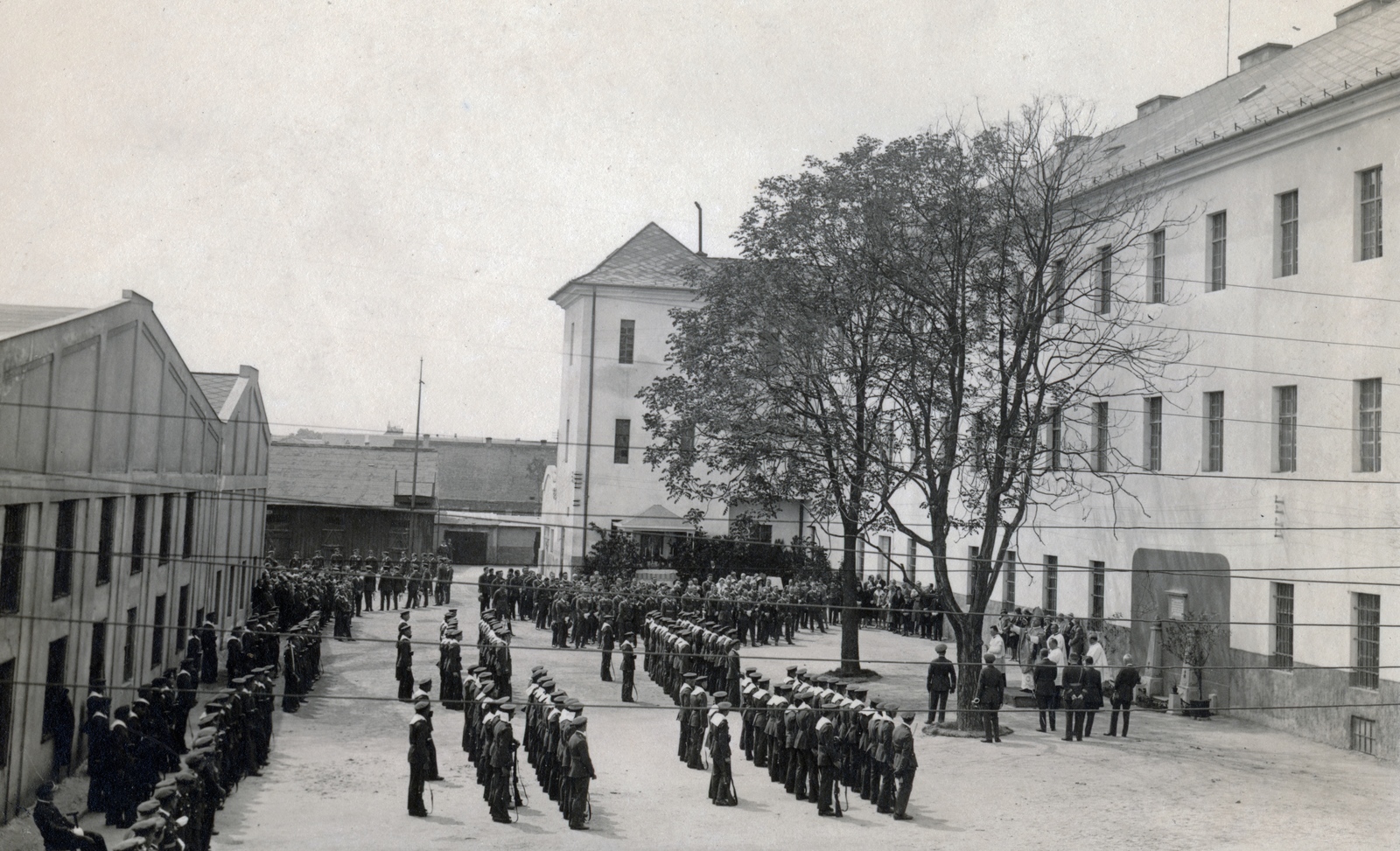 Hungary, Budapest III., Laktanya utca 33., a Magyar Királyi Folyamőrség laktanyájának udvara, az otrantói tengeri csata emlékére tartott misén Haász István tábori püspök., 1932, Szabó Dezső, barrack, liturgy, Budapest, Fortepan #151283