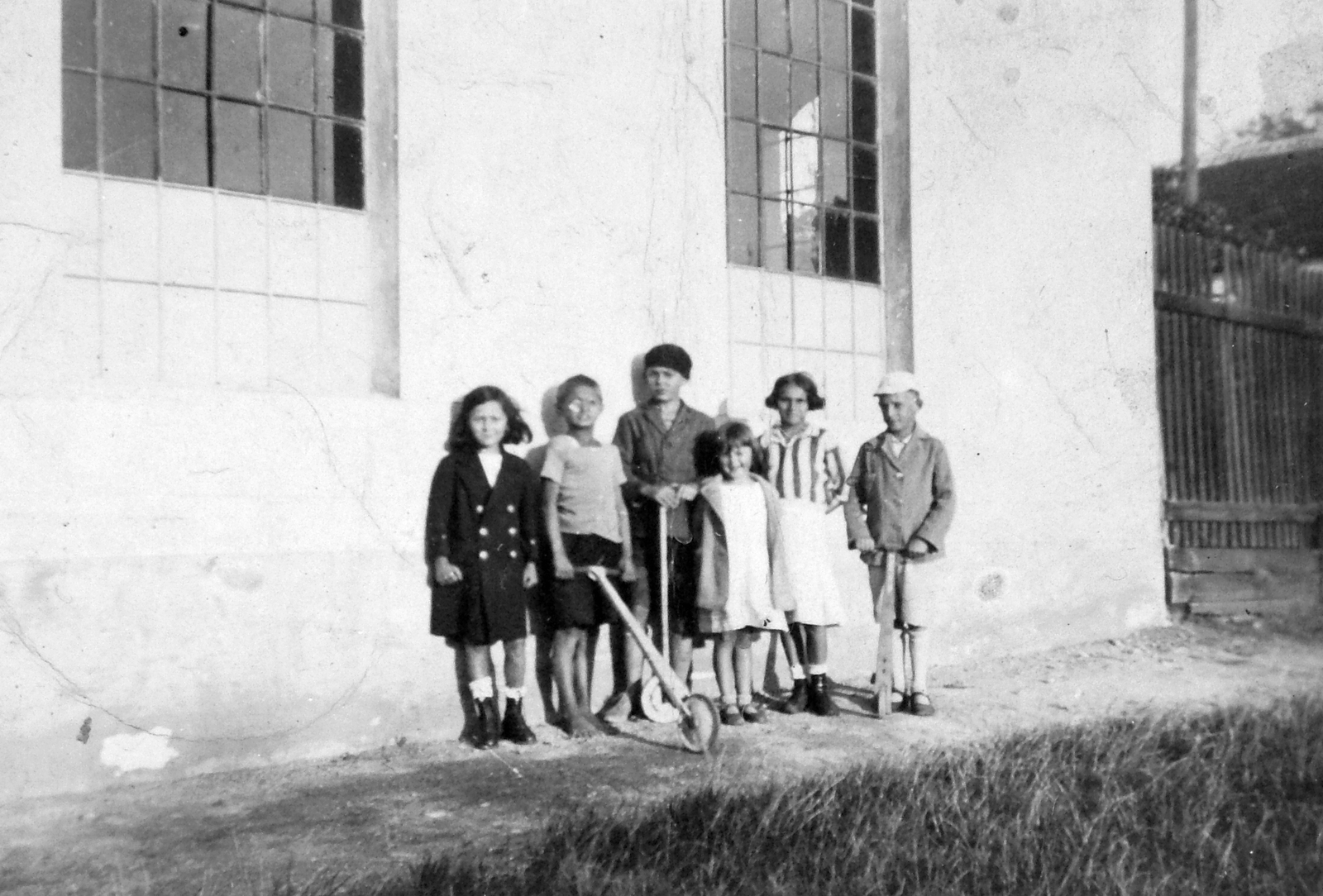 1930, Saly Noémi, yard, tableau, scooter, boys, girl, Fortepan #15129
