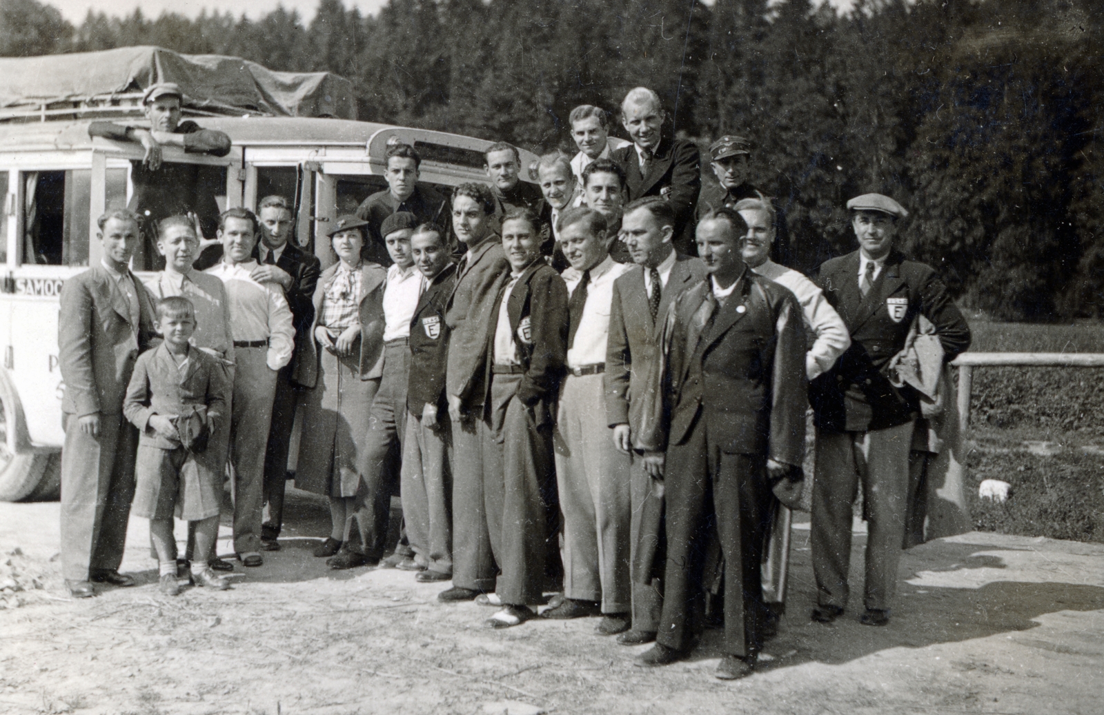 Poland, BEAC sportolók (úszók) csoportja Rabka-Zdrój közelében, balról a negyedik felnőtt Csik Ferenc későbbi olimpiai bajnok 100 méteres gyorsúszásban., 1934, Halmosi Sándor, men, tableau, Fortepan #151292