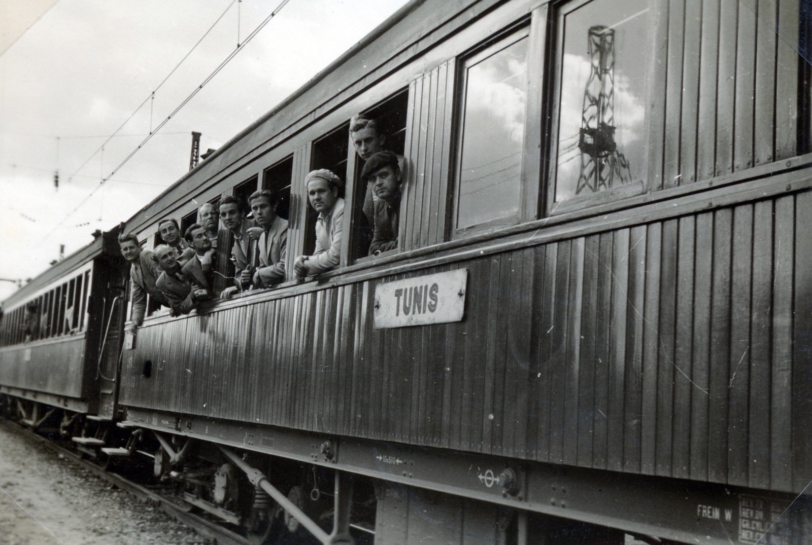 BEAC sportolók útban Tunézia felé., 1936, Halmosi Sándor, train, leaning out of the window, Fortepan #151303