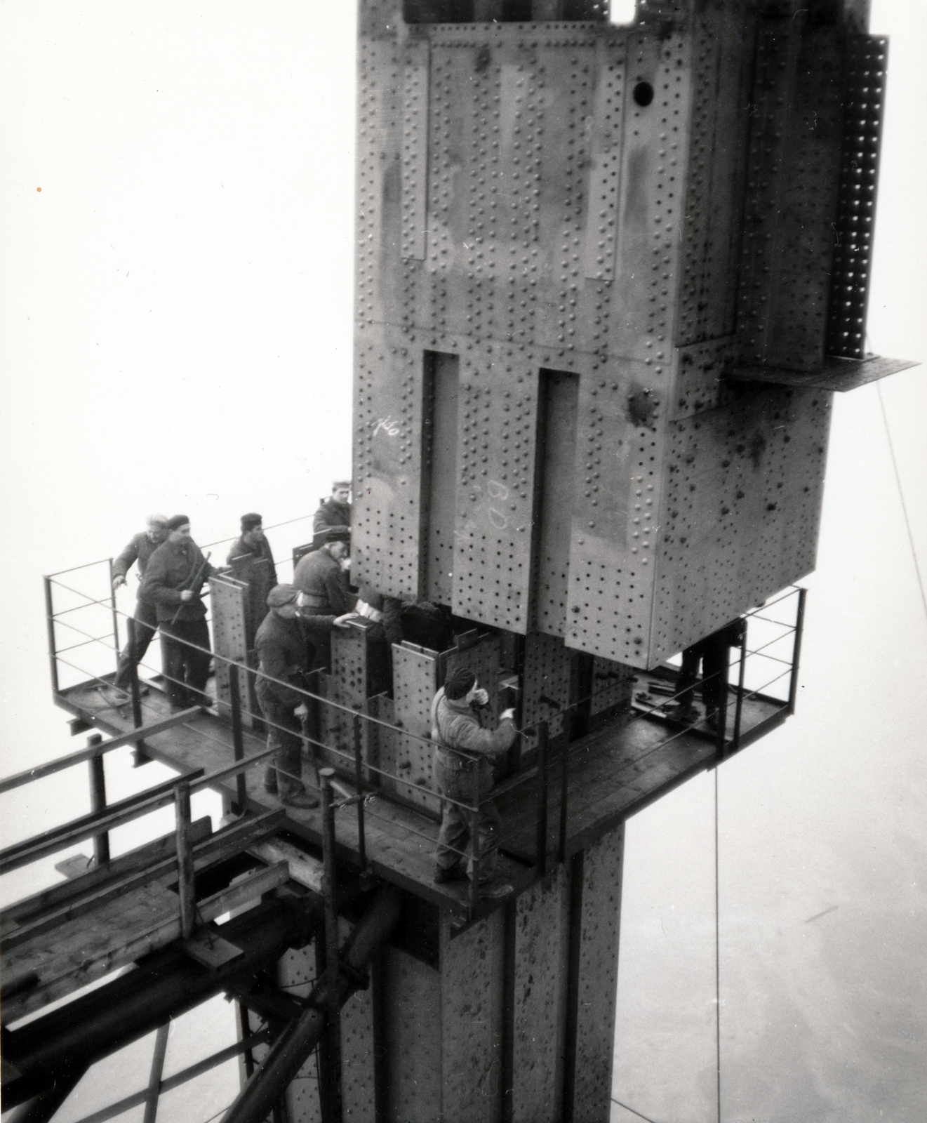 Hungary, Budapest, az Erzsébet híd építése, kapuzat elemének beemelése., 1963, Bujdosó Géza, bridge building, Fortepan #151447