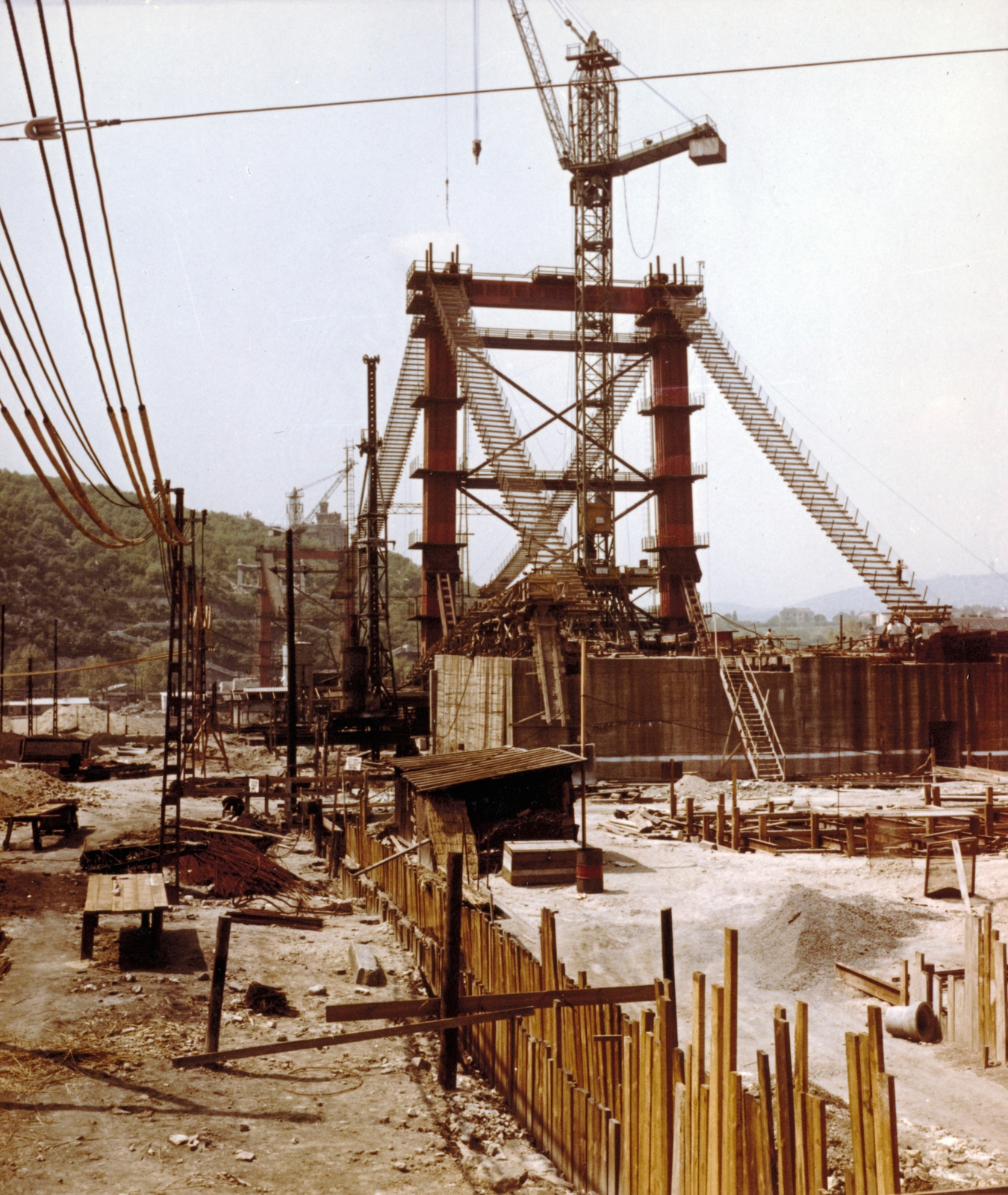 Hungary, Budapest V., az Erzsébet híd építése, a pesti felhajtó építési területe., 1963, Bujdosó Géza, colorful, river, bridge building, Danube, Budapest, Duna-bridge, Pál Sávoly-design, Fortepan #151471