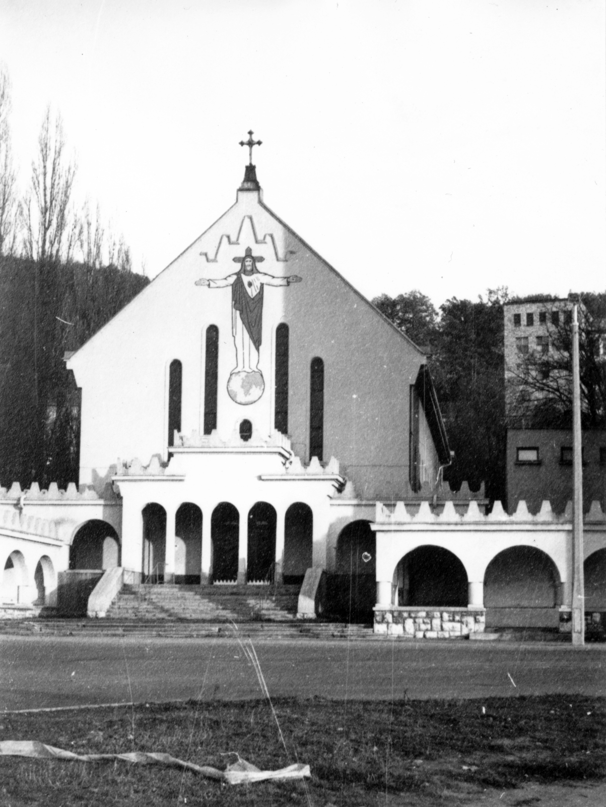 Hungary, Komló, Templom tér, Szent Borbála-templom., 1972, Baka István Péter, church, Catholic Church, Jesus Christ-portrayal, László Irsy-design, Fortepan #151636