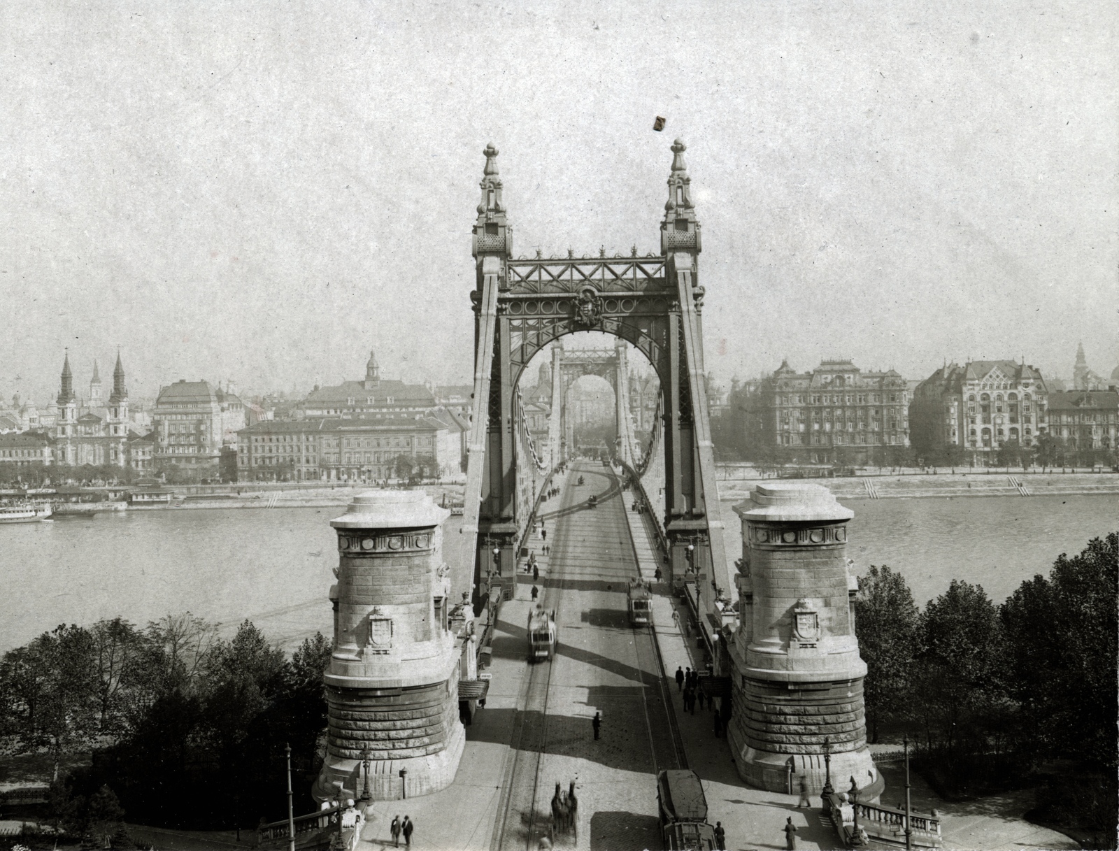 Hungary, Budapest V.,Budapest I., Erzsébet híd a Gellérthegyről nézve., 1915, Tarbay Júlia, bridge, Danube, Budapest, Fortepan #151697