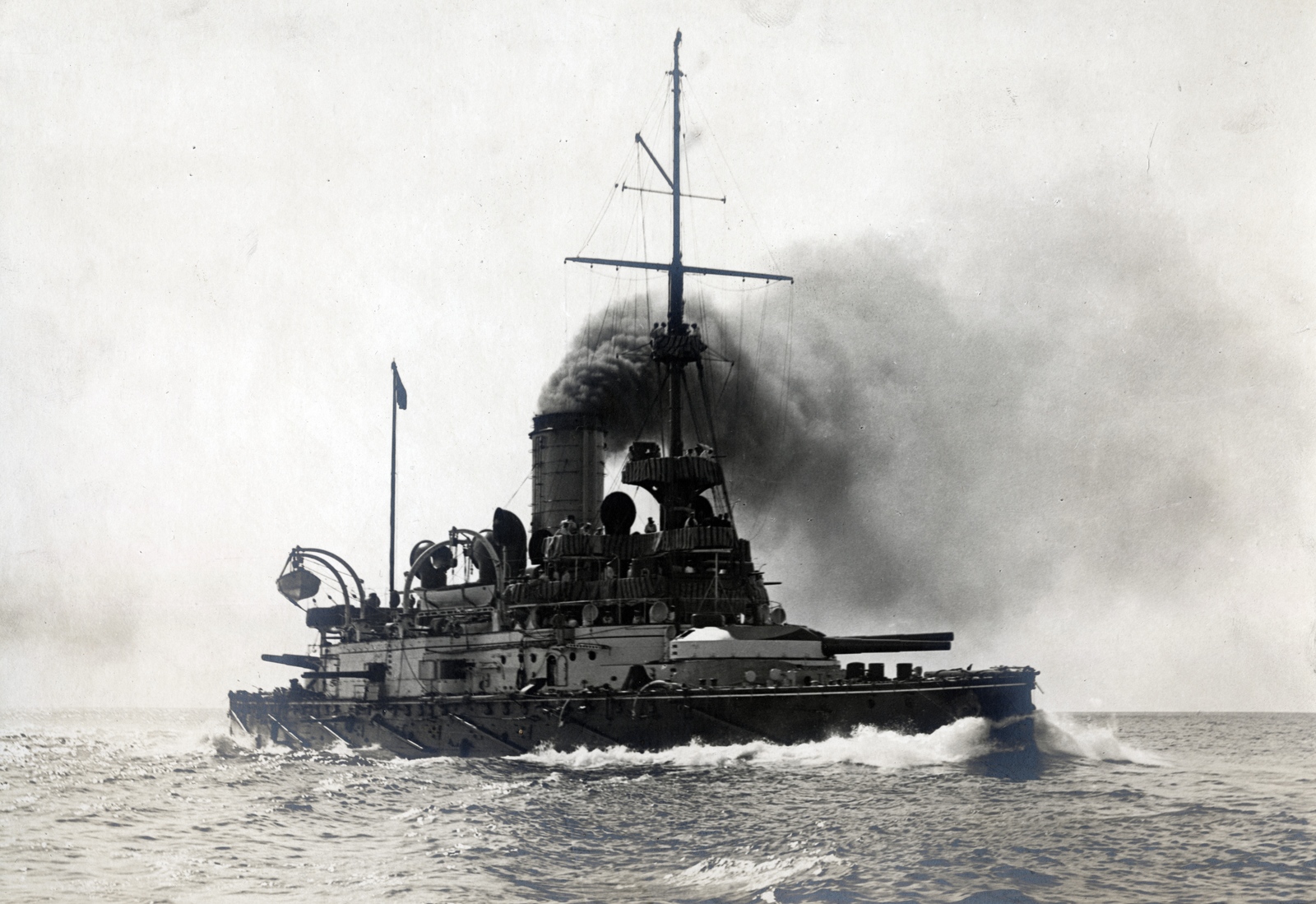 Croatia,Adriatic Sea, az Osztrák-Magyar Monarchia haditengerészetének partvédő páncélos hadihajója, az SMS Monarch., 1915, Tarbay Júlia, warship, SMS Monarch-ship, Navy, Fortepan #151732