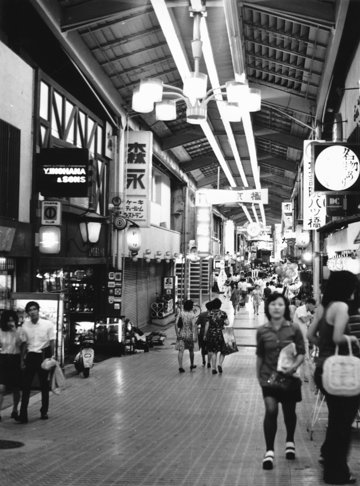 Japan, Kiotó, Shinkjógoku bevásárlóutca., 1978, Bencze László, Japanese writing, Fortepan #151968