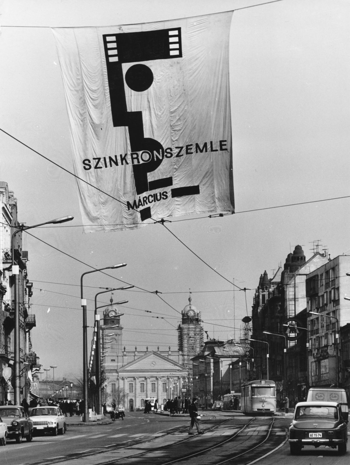 Magyarország, Debrecen, Piac utca (Vörös Hadsereg útja), szemben a Református Nagytemplom., 1975, Bencze László, templom, plakát, klasszicizmus, timpanon, Rabl Károly-terv, Péchy Mihály-terv, református, Fortepan #151973