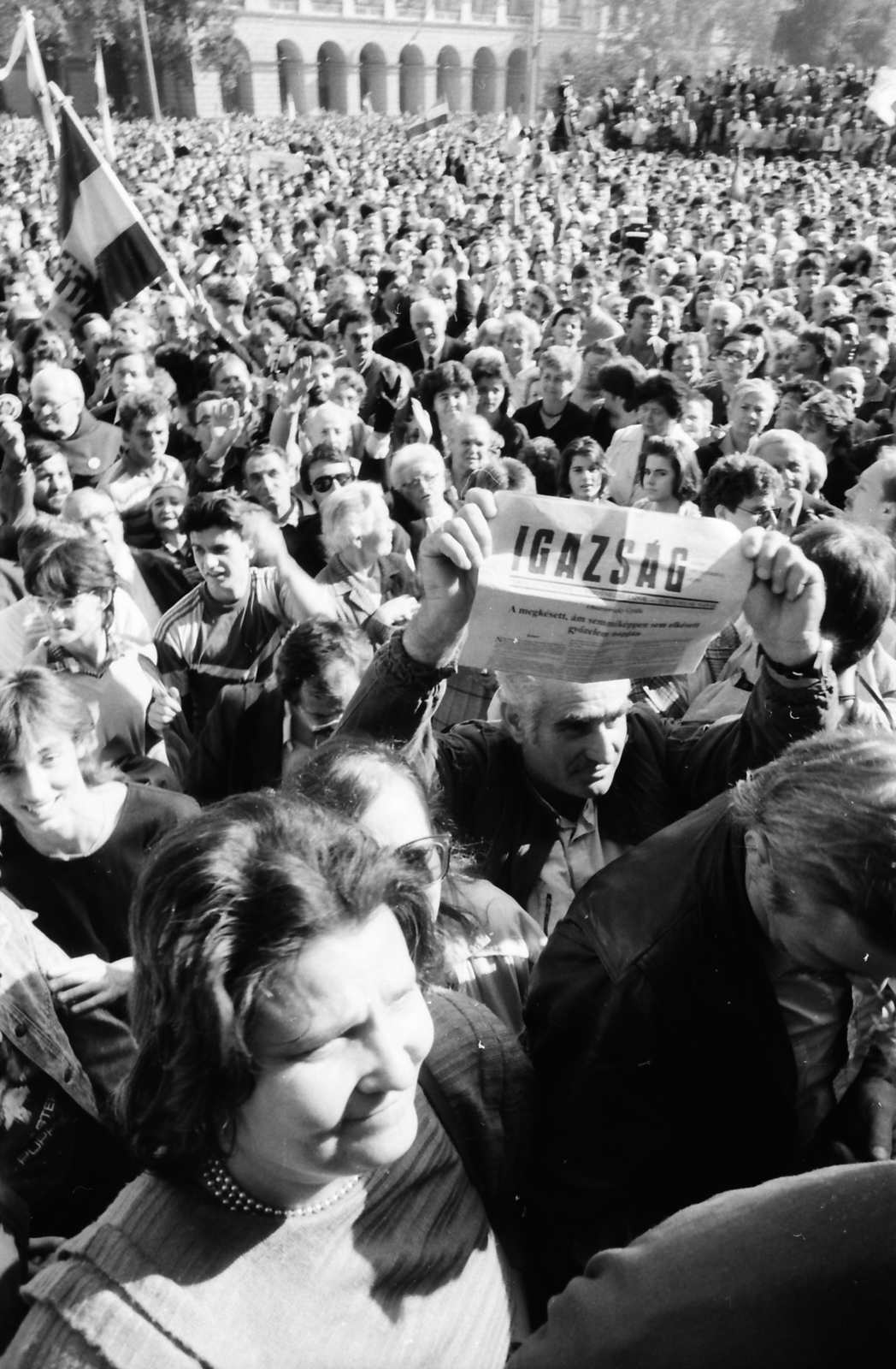Magyarország, Budapest V., Kossuth Lajos tér, ünneplő tömeg 1989. október 23-án, a köztársaság kikiáltása alkalmával., 1989, Szigetváry Zsolt, Budapest, rendszerváltás, Fortepan #152206