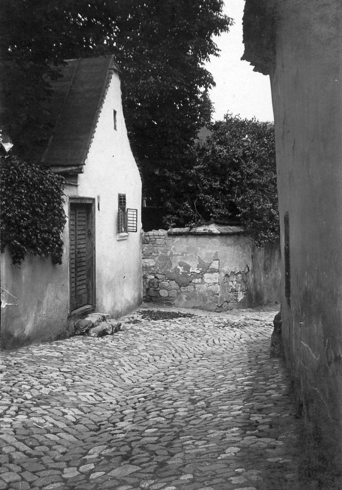 Hungary, Tabán, Budapest I., Aranykacsa utca., 1931, Saly Noémi, cobblestones, venetian blind, Budapest, Fortepan #15222