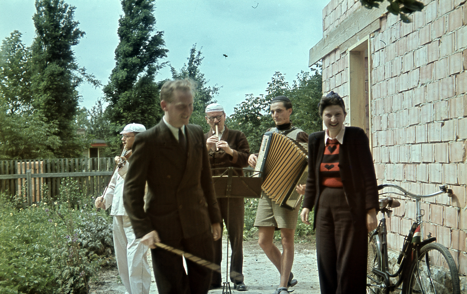 1940, Miklós Lajos, bicycle, colorful, yard, tableau, construction, violin, accordion, music-stand, flute, Fortepan #152906