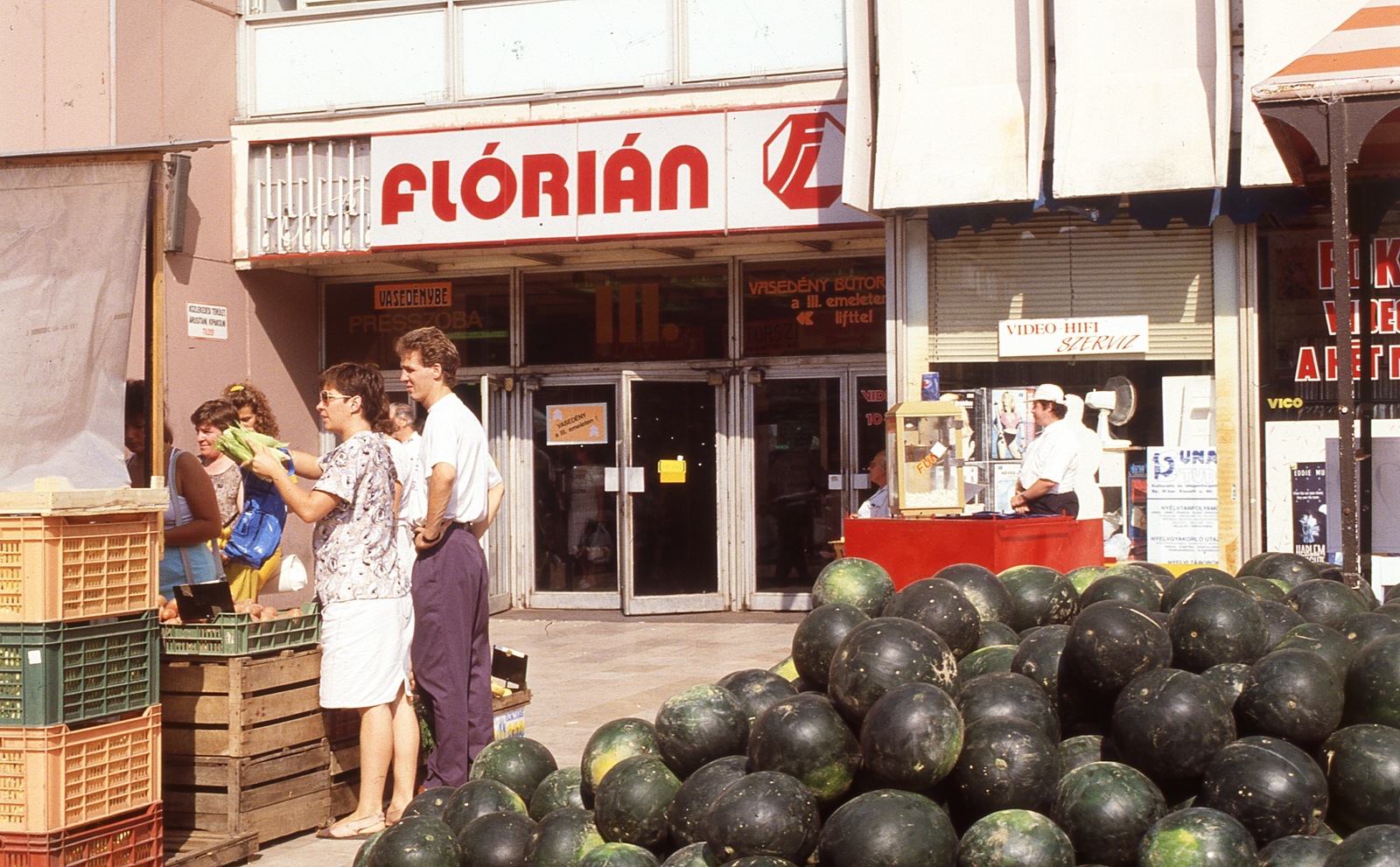 Hungary, Óbuda, Budapest III., Flórián tér, dinnyeárus a Flórián üzletközpont mellett., 1990, Kölcsényi Zoltán, colorful, melon, Budapest, Fortepan #152950