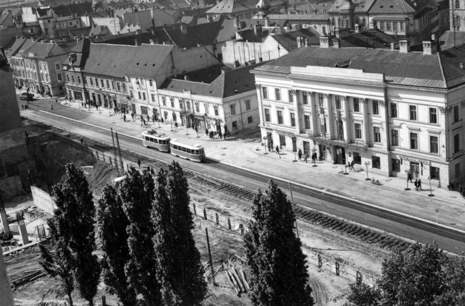 Romania,Transylvania, Timisoara, Zápolya utca (Strada Proclamația de la Timișoara) a Hotel Continentalból nézve, jobbra a Deschán-palota., 1972, Müller család, Fortepan #153118