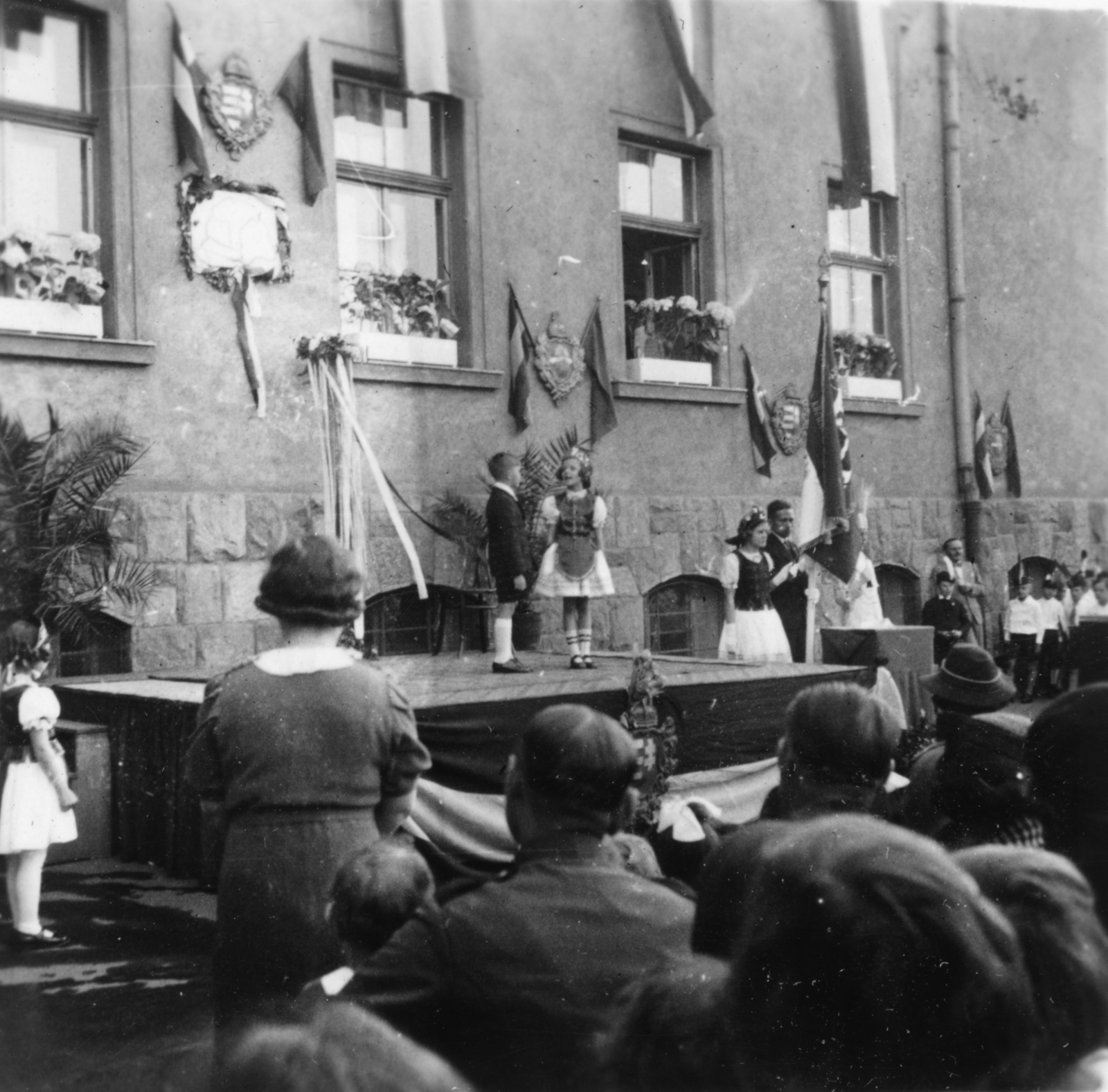 1937, Müller család, school, flag, yard, festive, folk costume, crest, Fortepan #153126