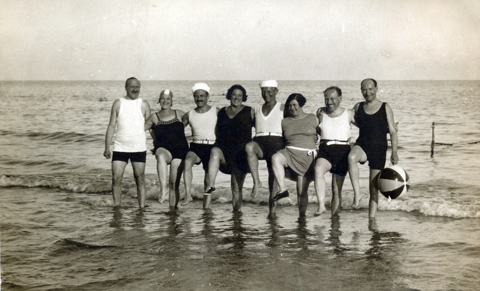 1926, Somló Cecília, bathing suit, dance, beach ball, sea, feat, Fortepan #153162