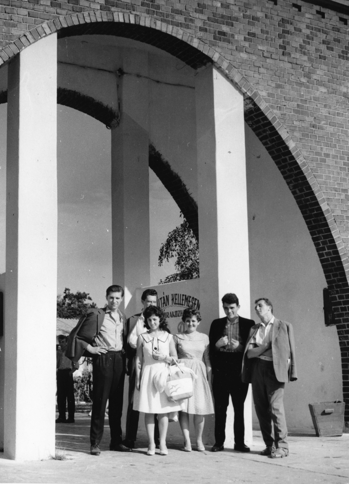 Magyarország, Debrecen, a felvétel a Nagyerdei Strandfürdő bejáratánál készült,, 1962, Székely Tamás, Fortepan #153239