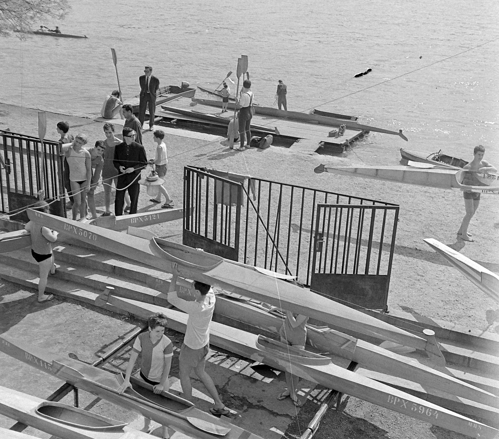Hungary, Margit Islands, Budapest, Sirály klubház, MHS (Magyar Honvédelmi Sportszövetség)., 1967, MHSZ, kayak, pier, Fortepan #15329