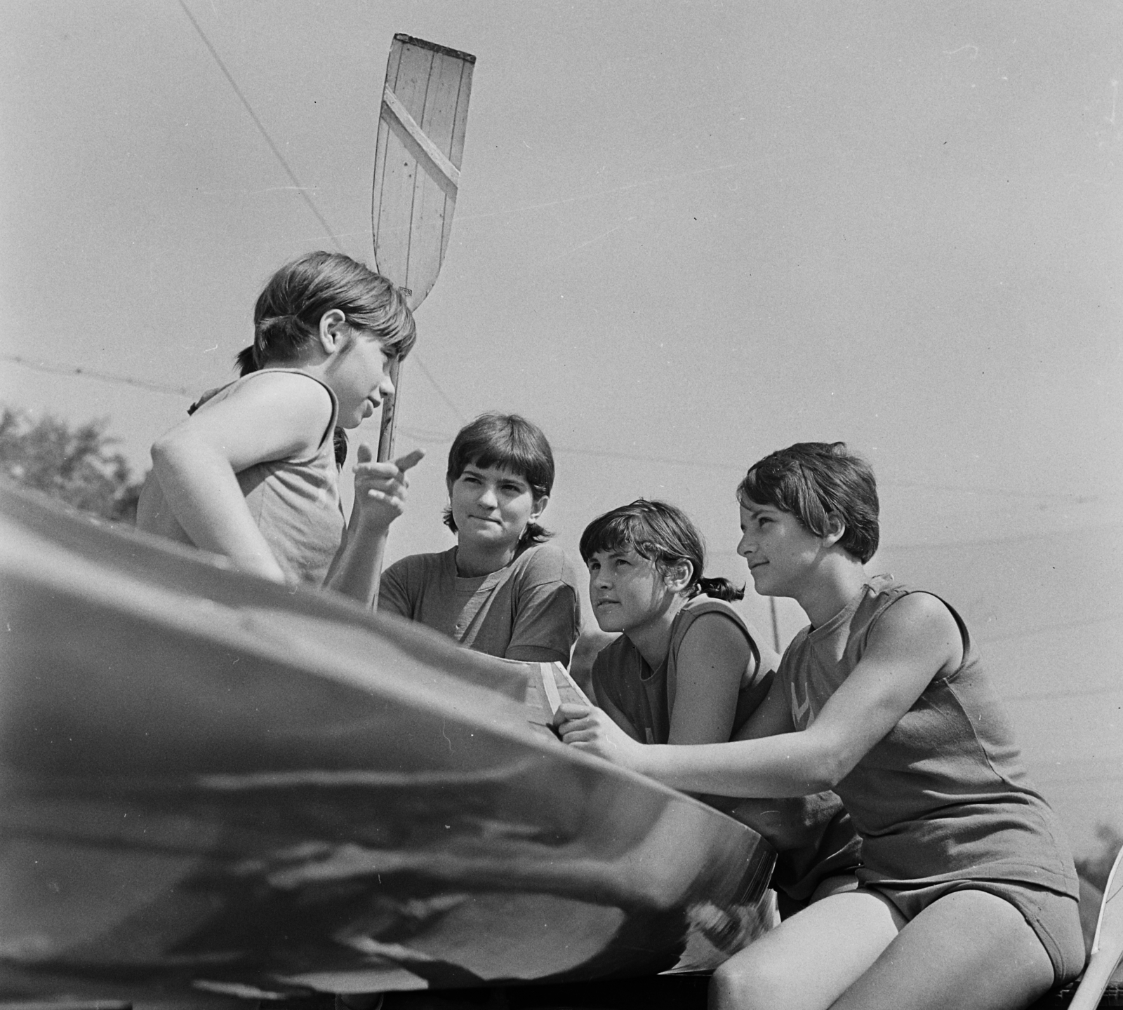 Hungary, Margit Islands, Budapest, Sirály klubház, MHS (Magyar Honvédelmi Sportszövetség)., 1967, MHSZ, youth, kayak, Fortepan #15330