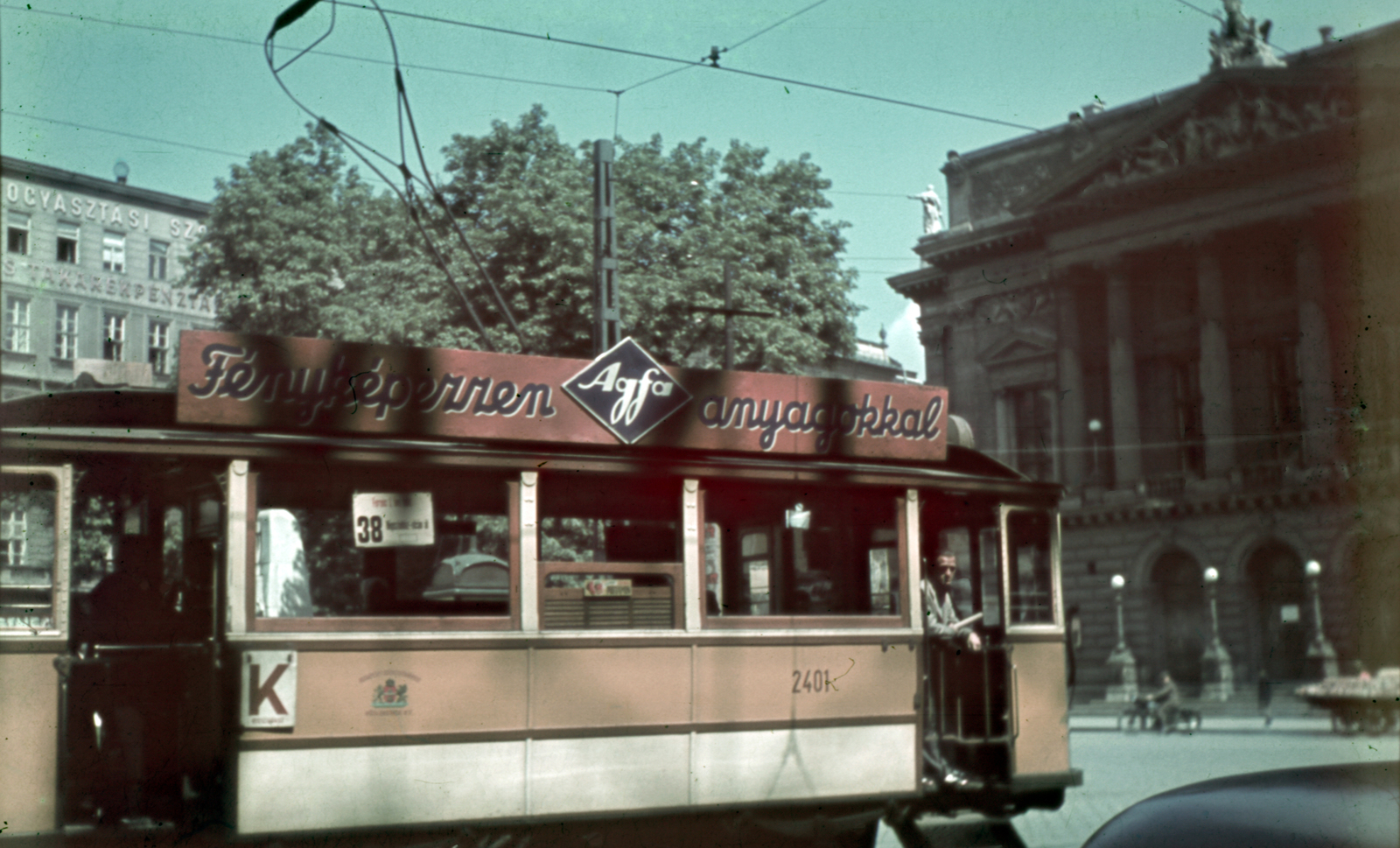 Hungary, Budapest VIII., Blaha Lujza tér, jobbra a Nemzeti Színház., 1943, Miklós Lajos, colorful, national theater, tram, photography, destination sign, Agfa-brand, Budapest, Fortepan #153315