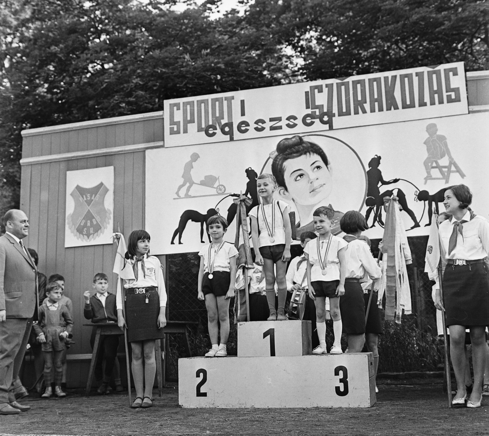 Magyarország, Budapest II., Marczibányi tér, Vasas Turbó sporttelep., 1968, MHSZ, sport, szabadidő, gyermek, úttörő, dobogó, Budapest, pódium, Fortepan #15332