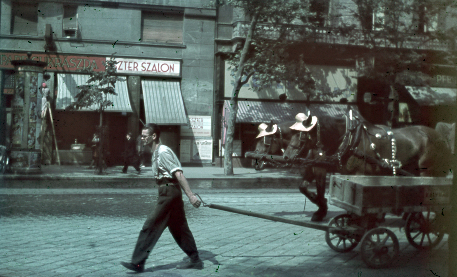 Hungary, Budapest V., Múzeum körút 41. és 39., 1941, Miklós Lajos, colorful, horse, pastry shop, handbarrow, Budapest, Fortepan #153326