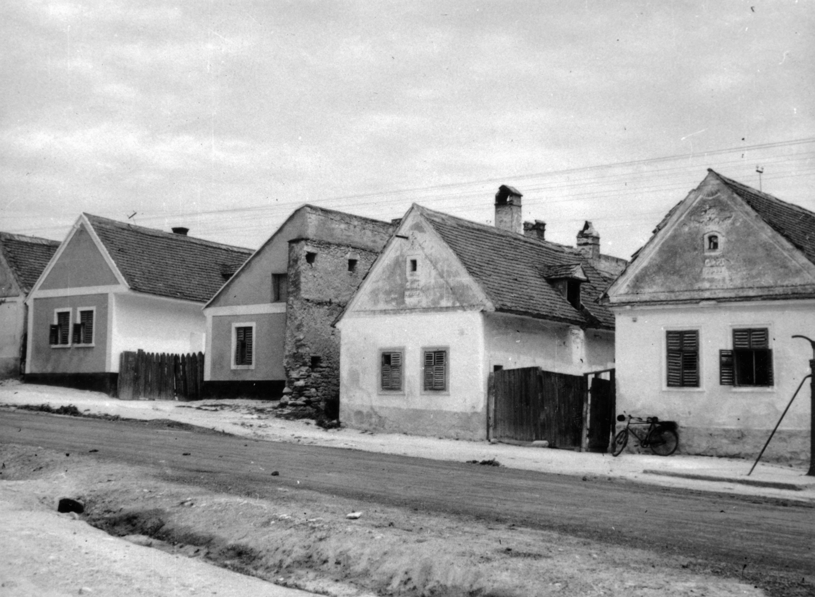 Magyarország, Fertőrákos, Fő utca a 84., 86., 88. és 90. számú ház., 1973, Lengyel Tünde, Fortepan #153380