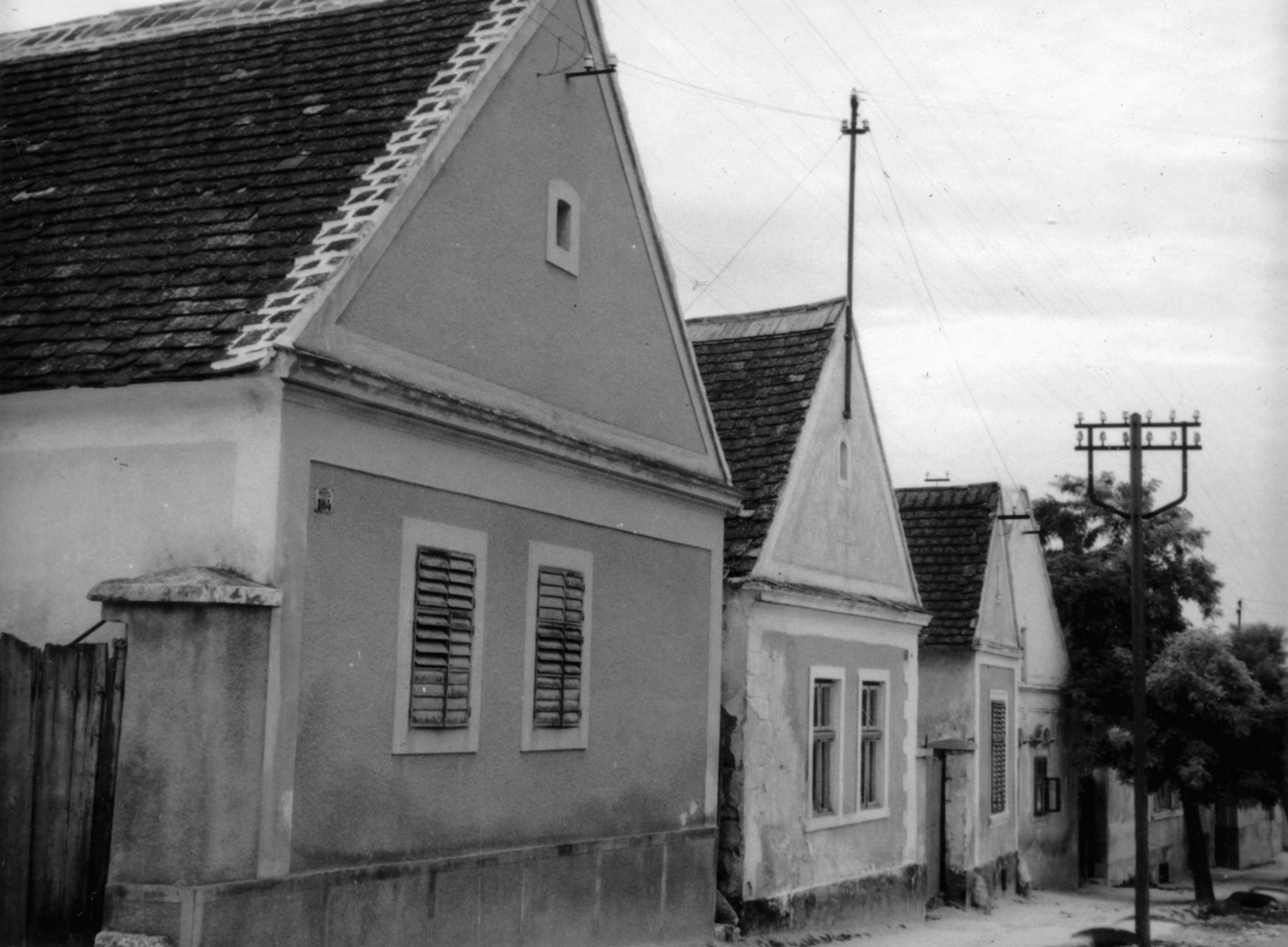 Magyarország, Fertőrákos, Fő utca a 184-es számú háztól a 188-as számú ház felé nézve., 1973, Lengyel Tünde, Fortepan #153381